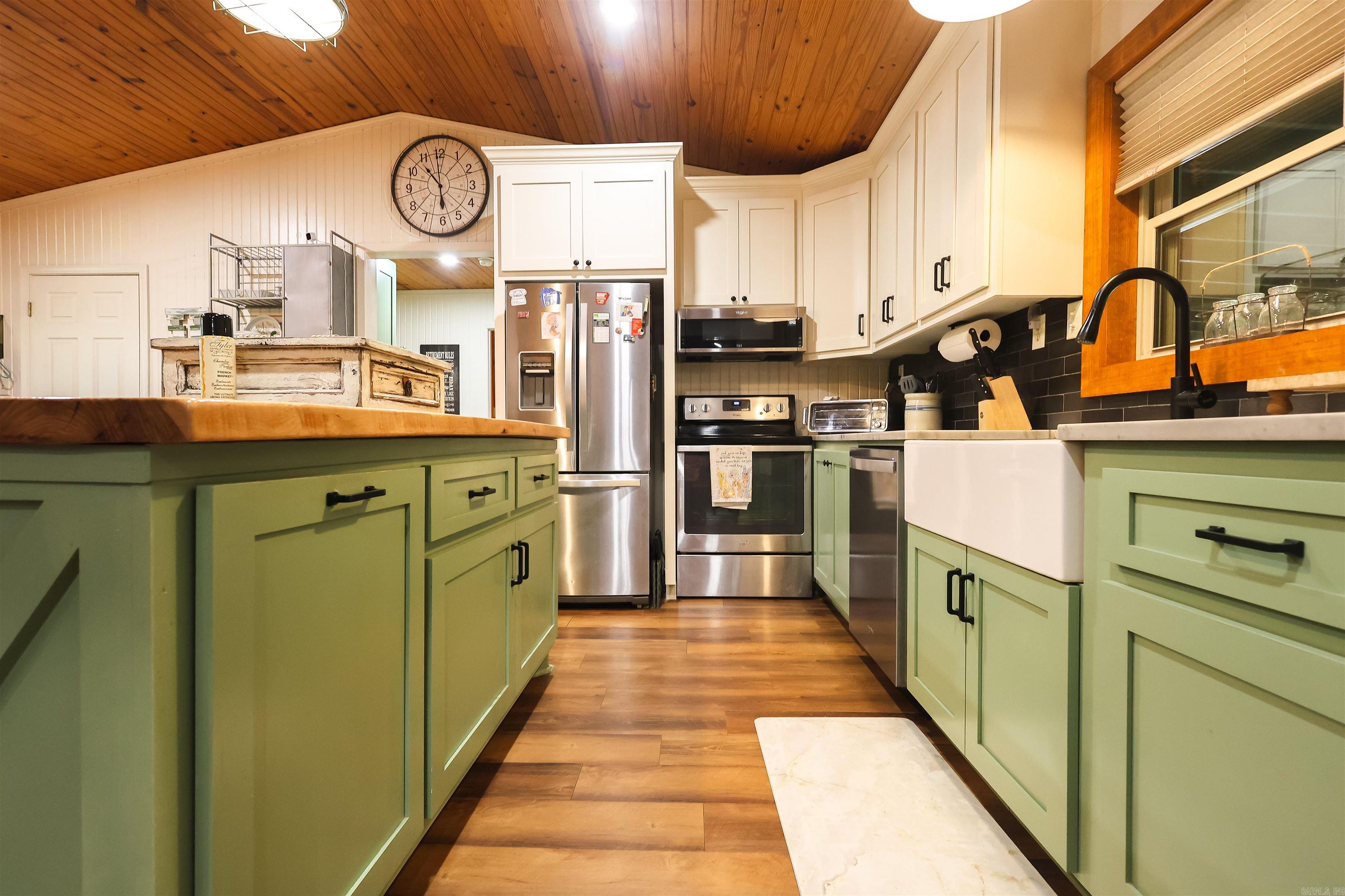 RIVERCHASE - Residential