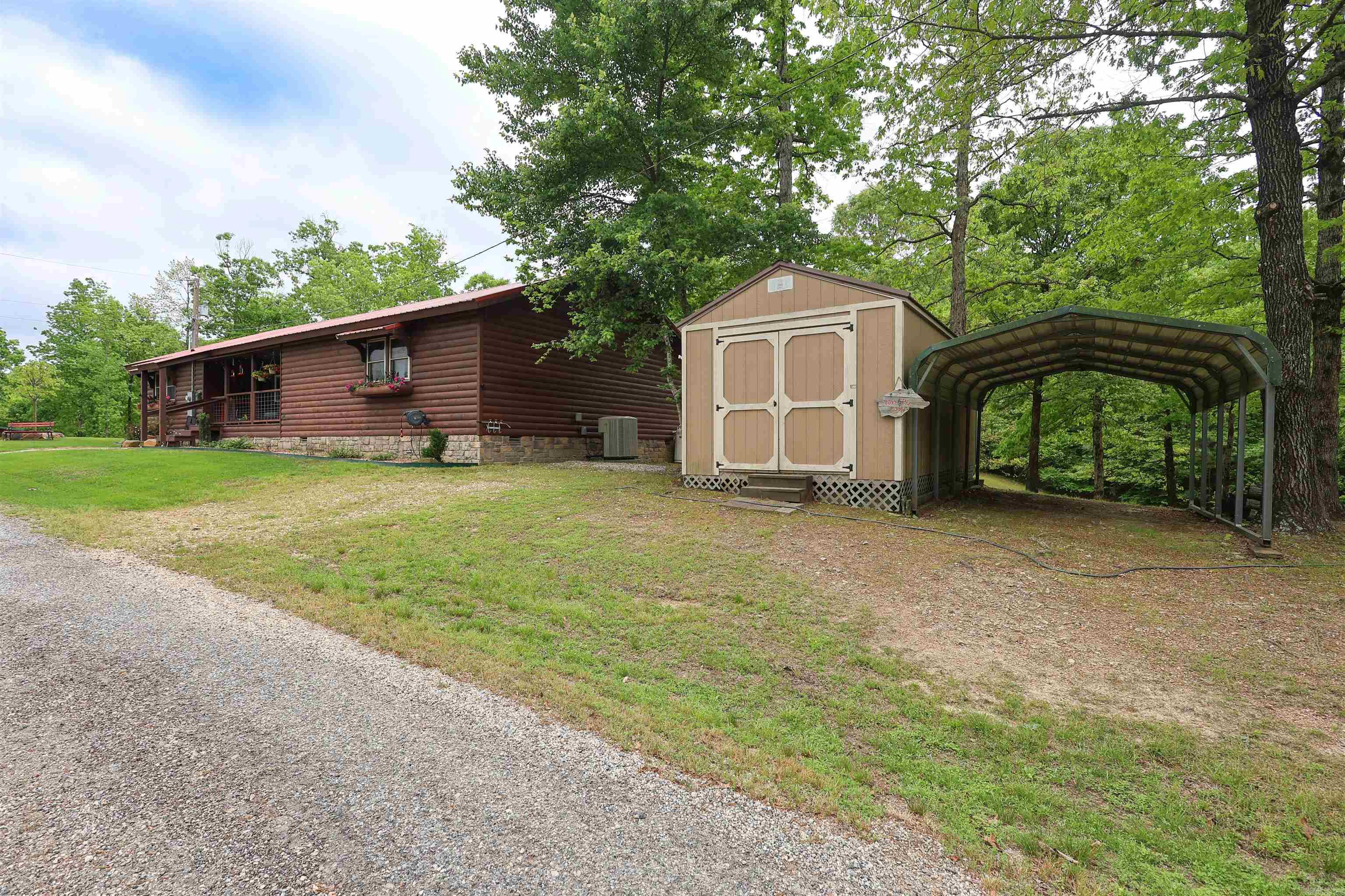 RIVERCHASE - Residential