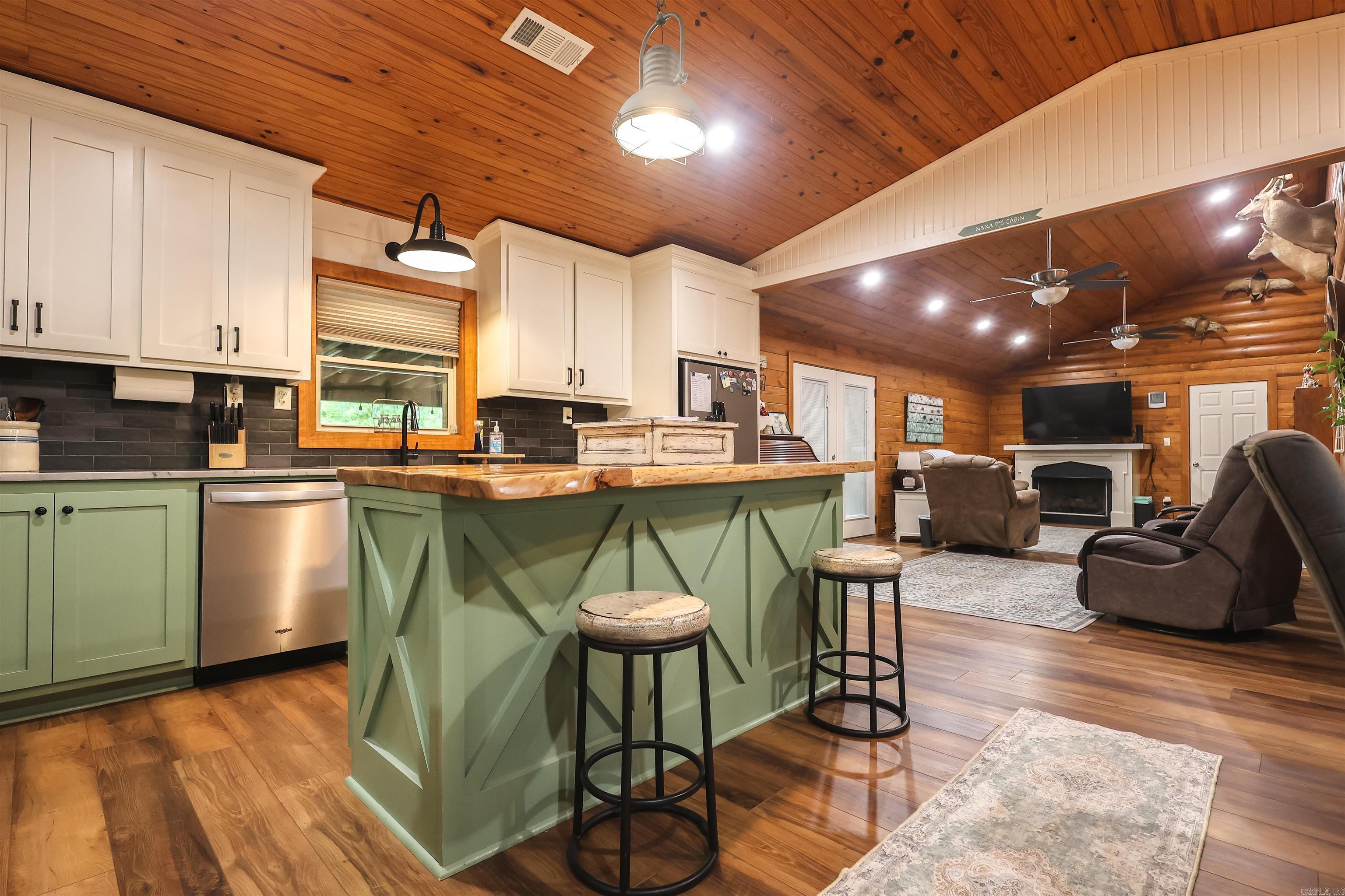 RIVERCHASE - Residential