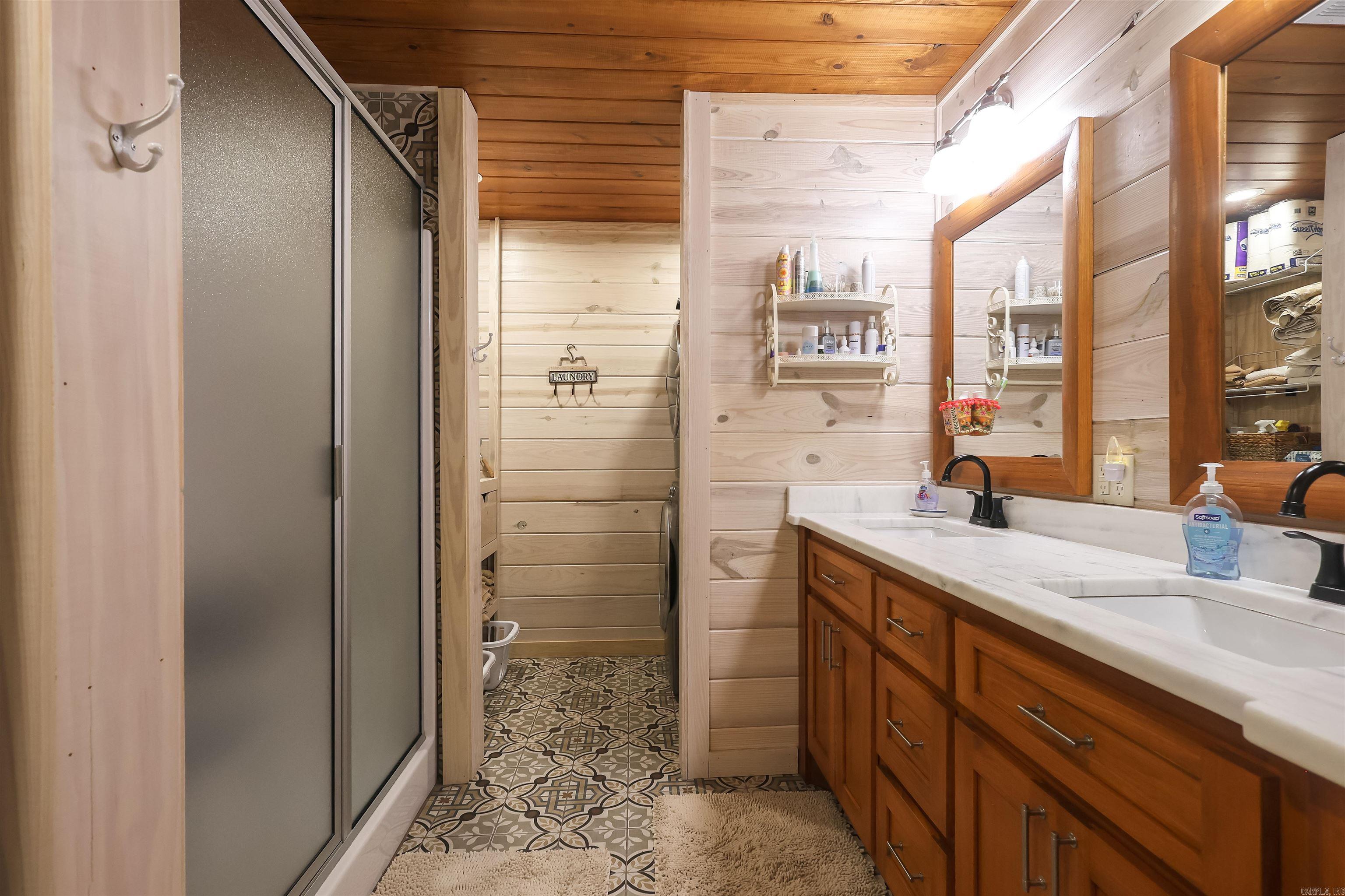 RIVERCHASE - Residential