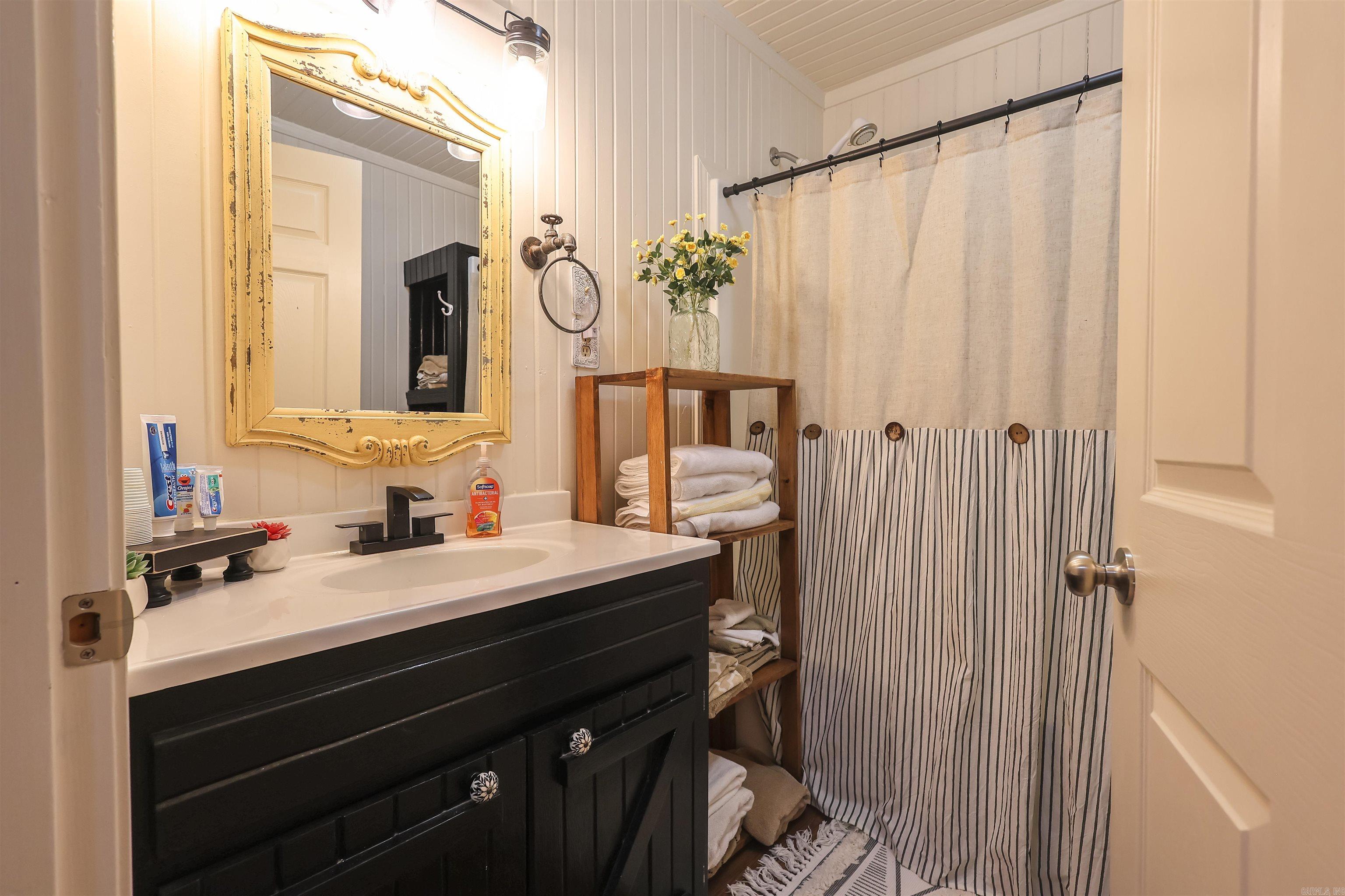 RIVERCHASE - Residential