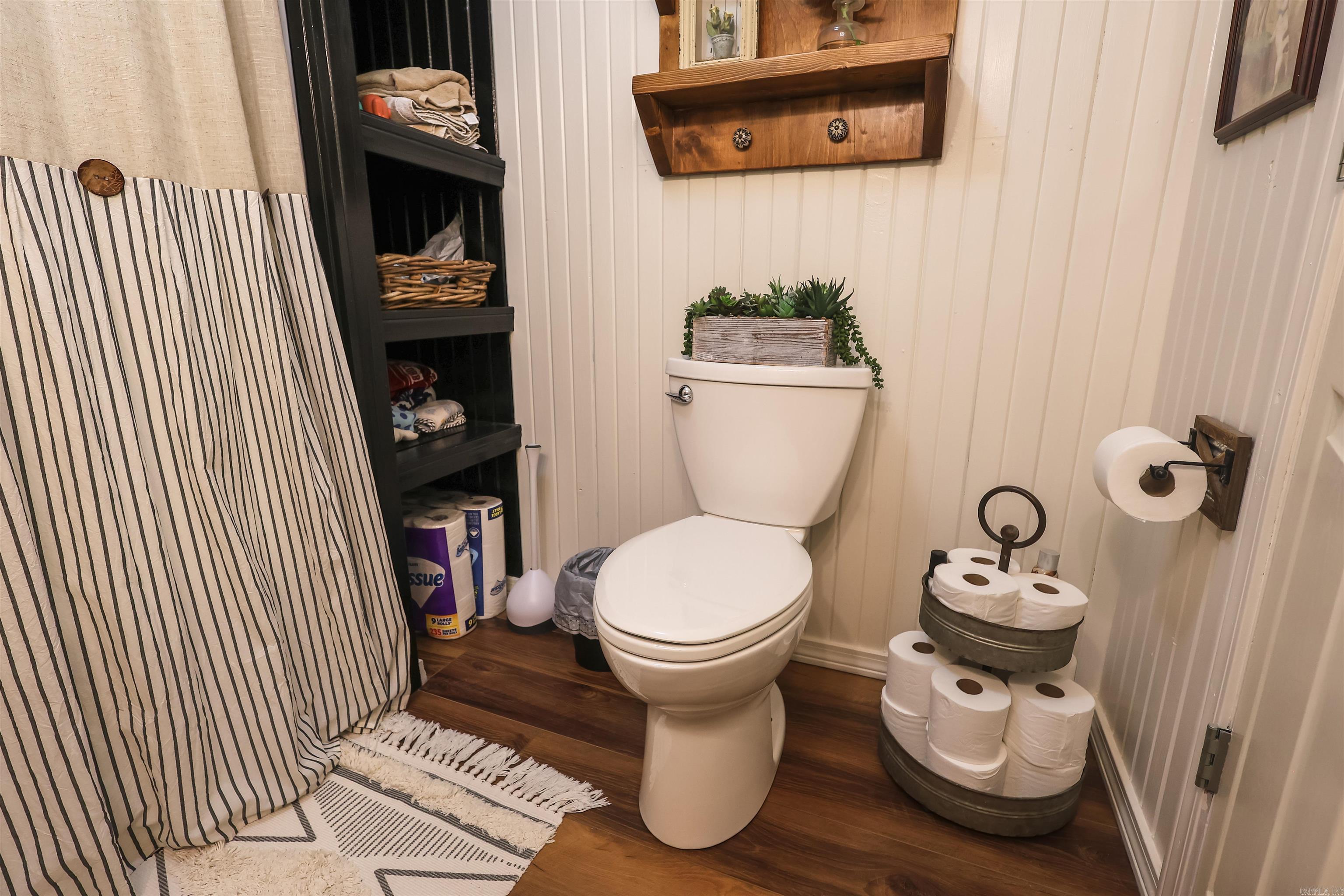 RIVERCHASE - Residential