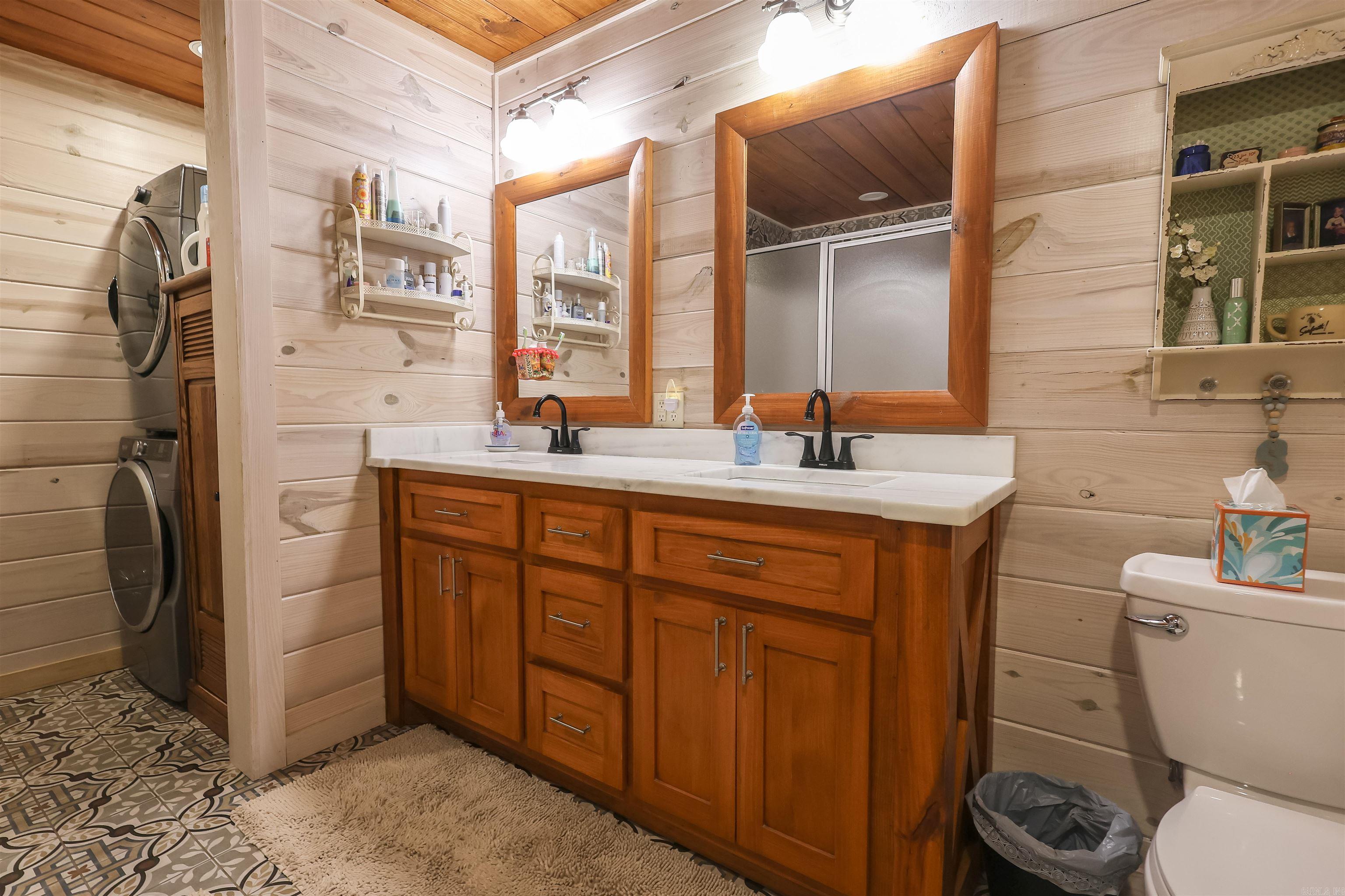 RIVERCHASE - Residential