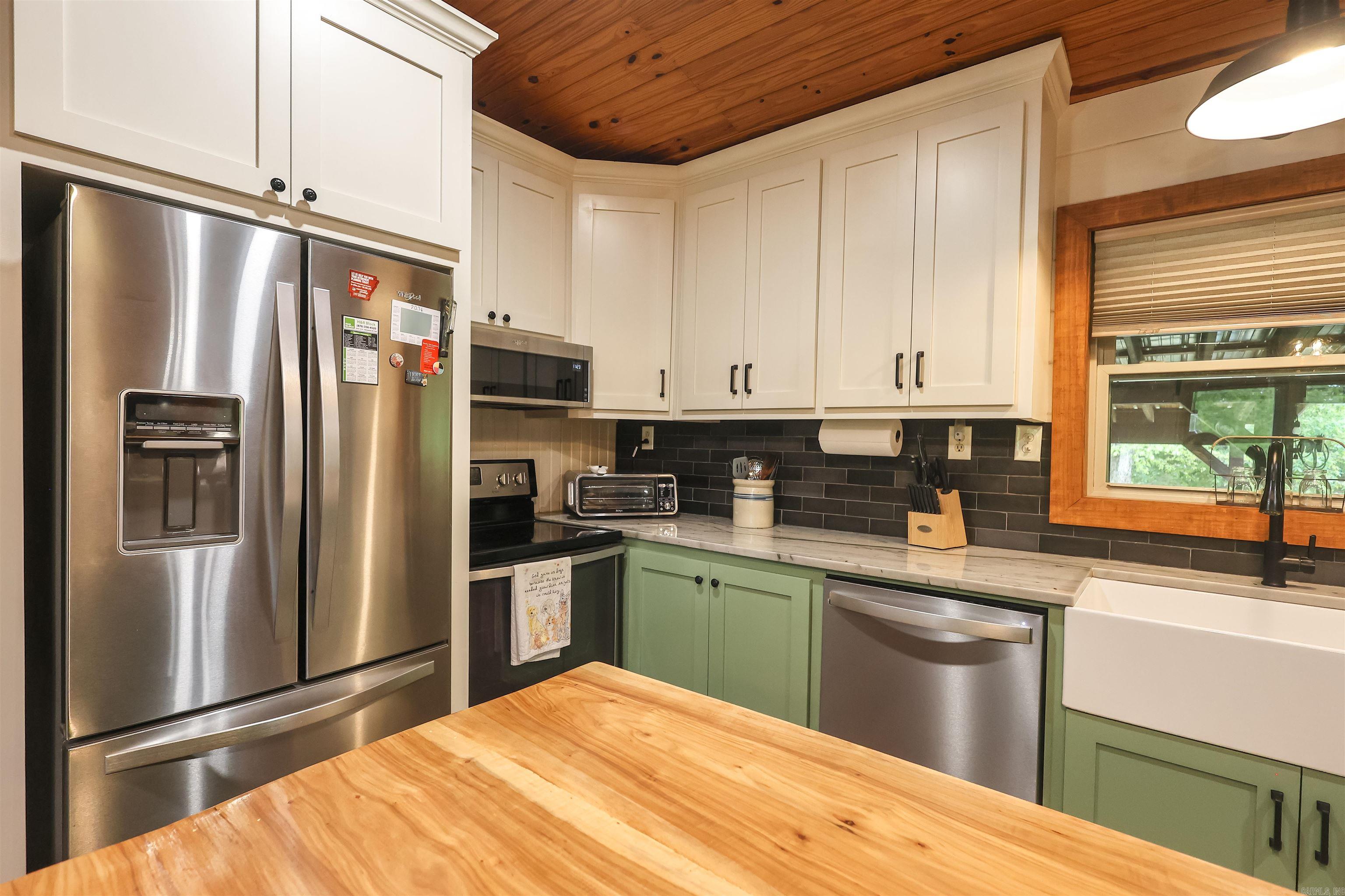 RIVERCHASE - Residential