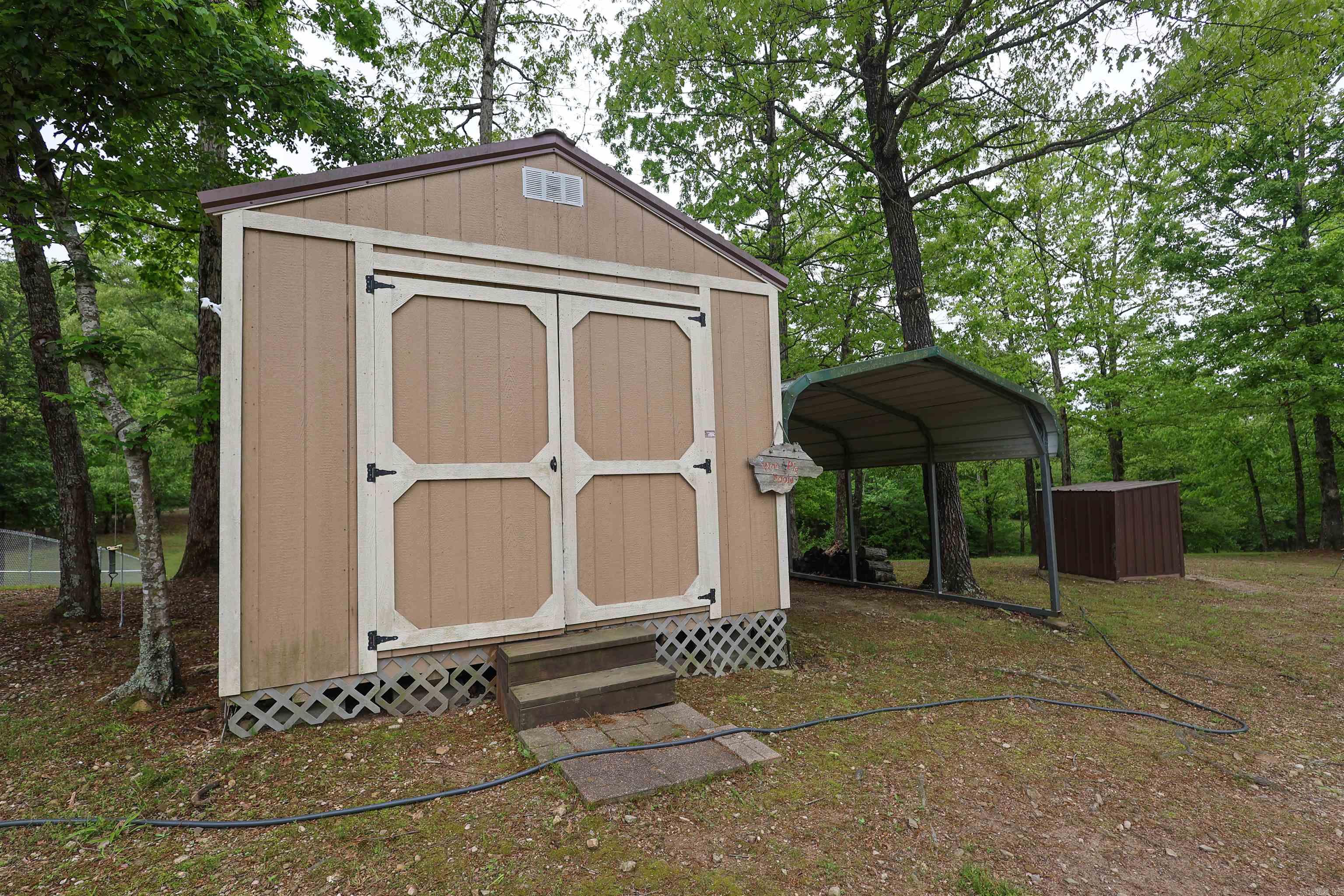 RIVERCHASE - Residential