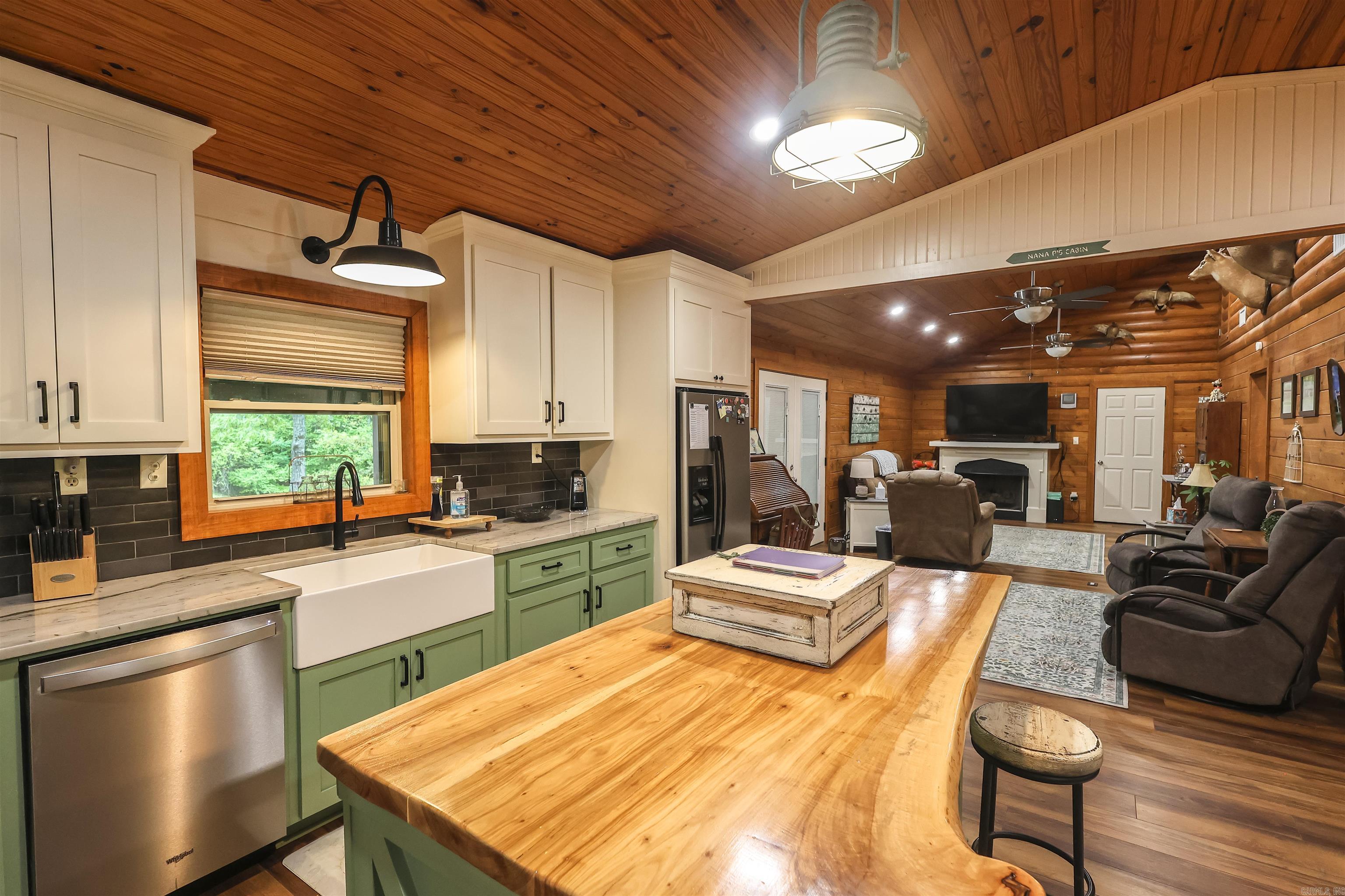 RIVERCHASE - Residential