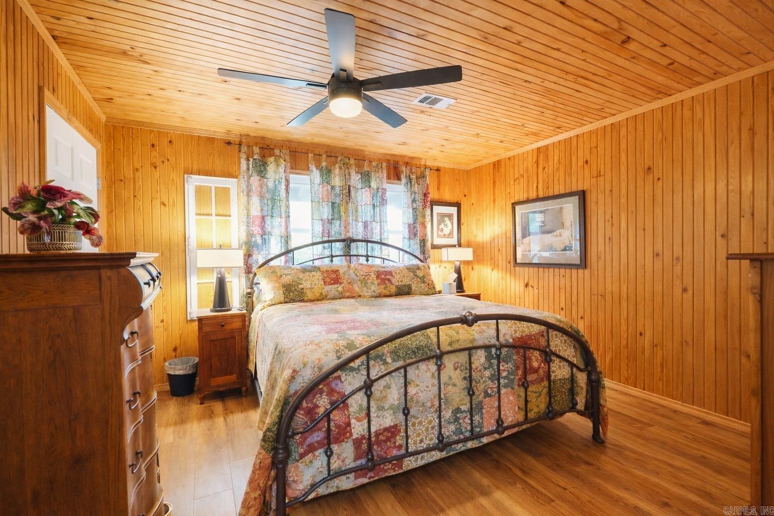 RIVERCHASE - Residential