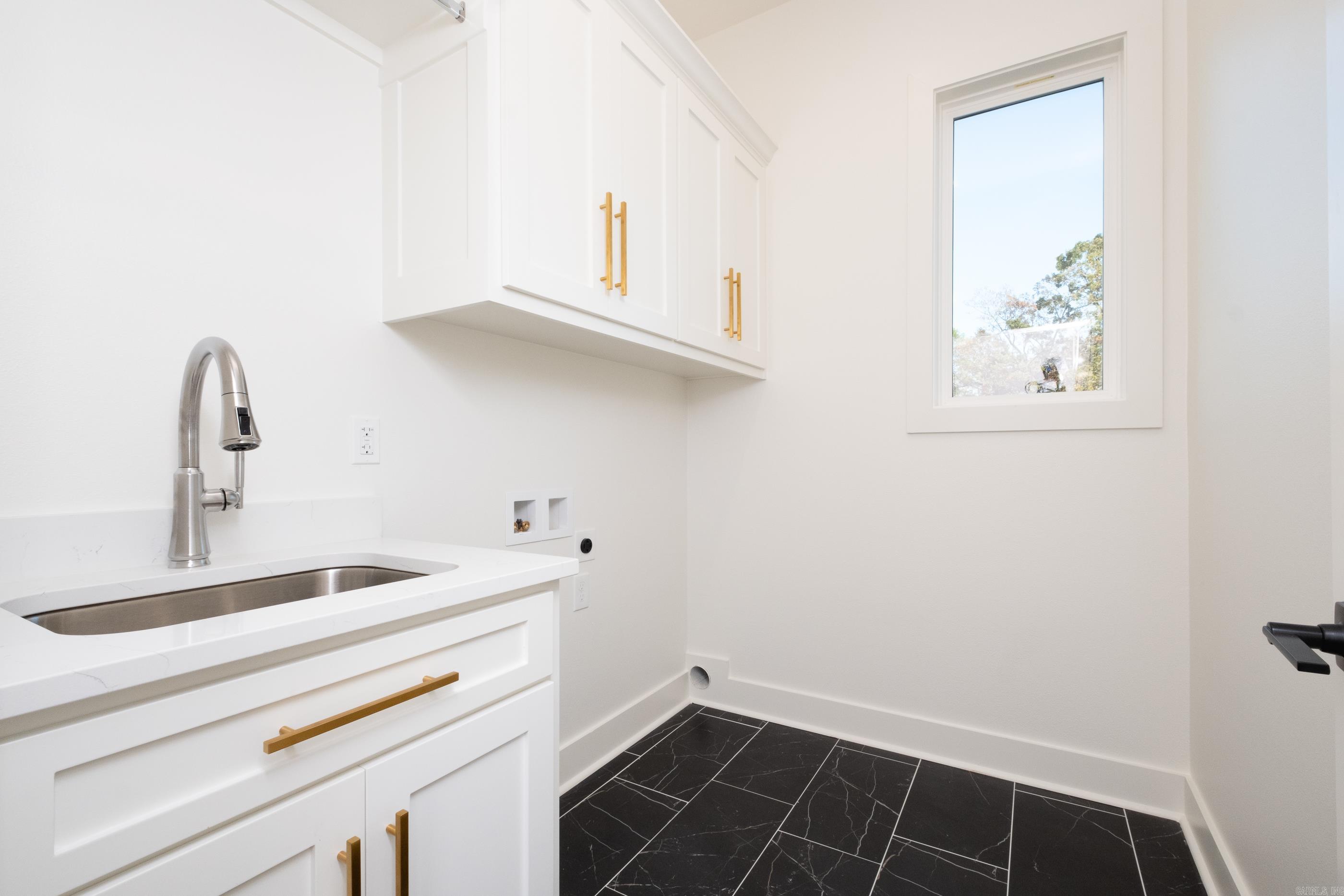 MERGERON COURT - Residential