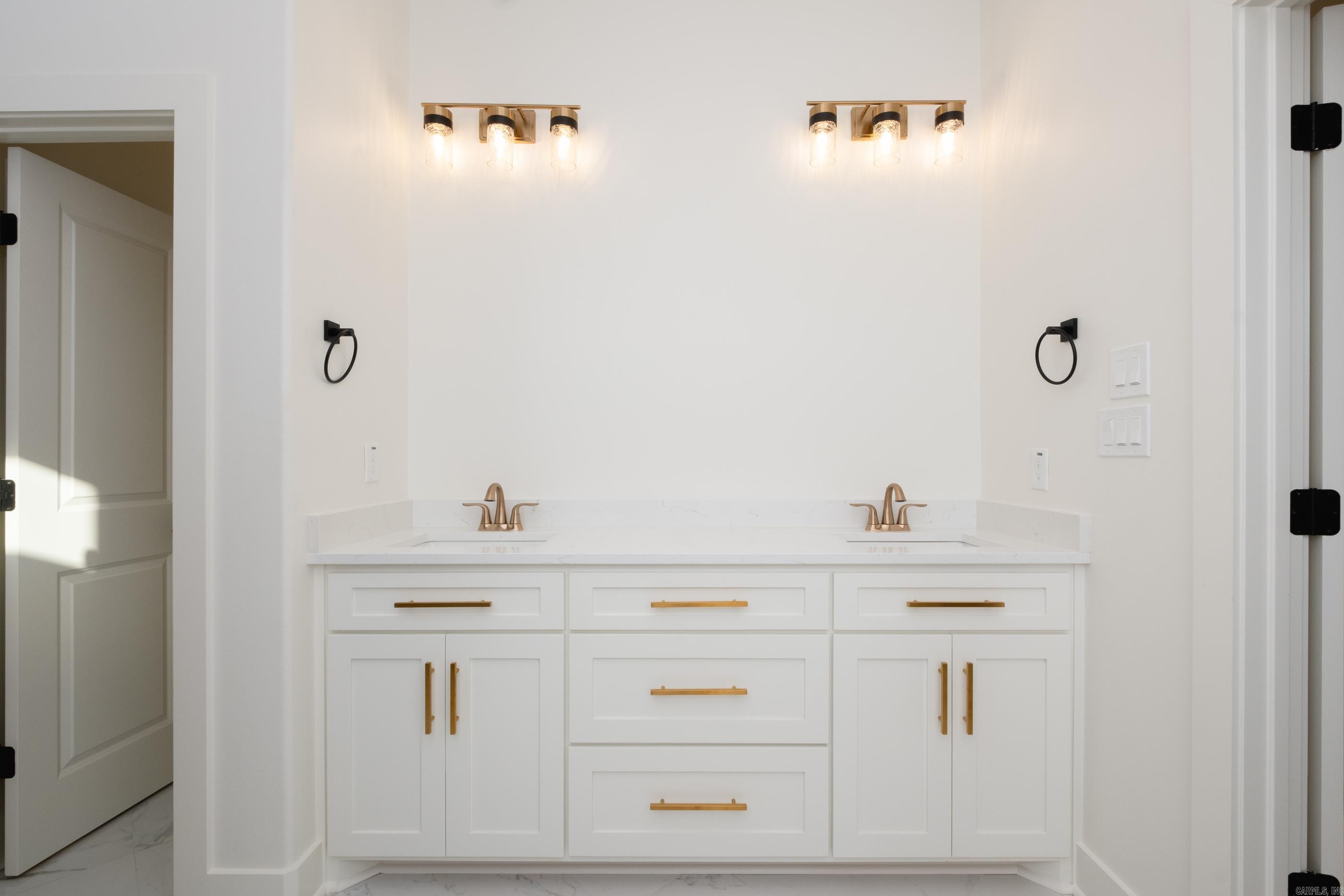 MERGERON COURT - Residential