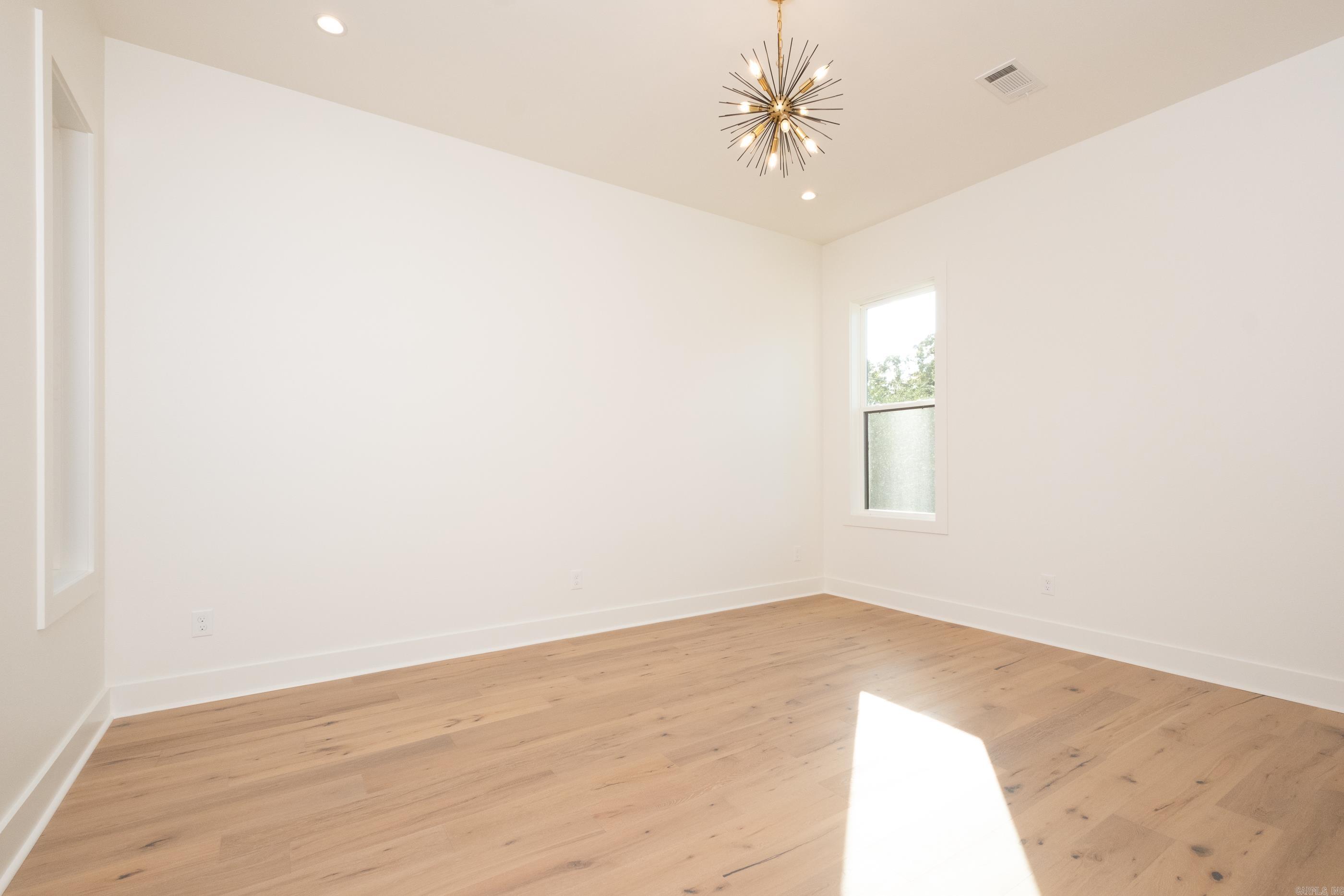 MERGERON COURT - Residential