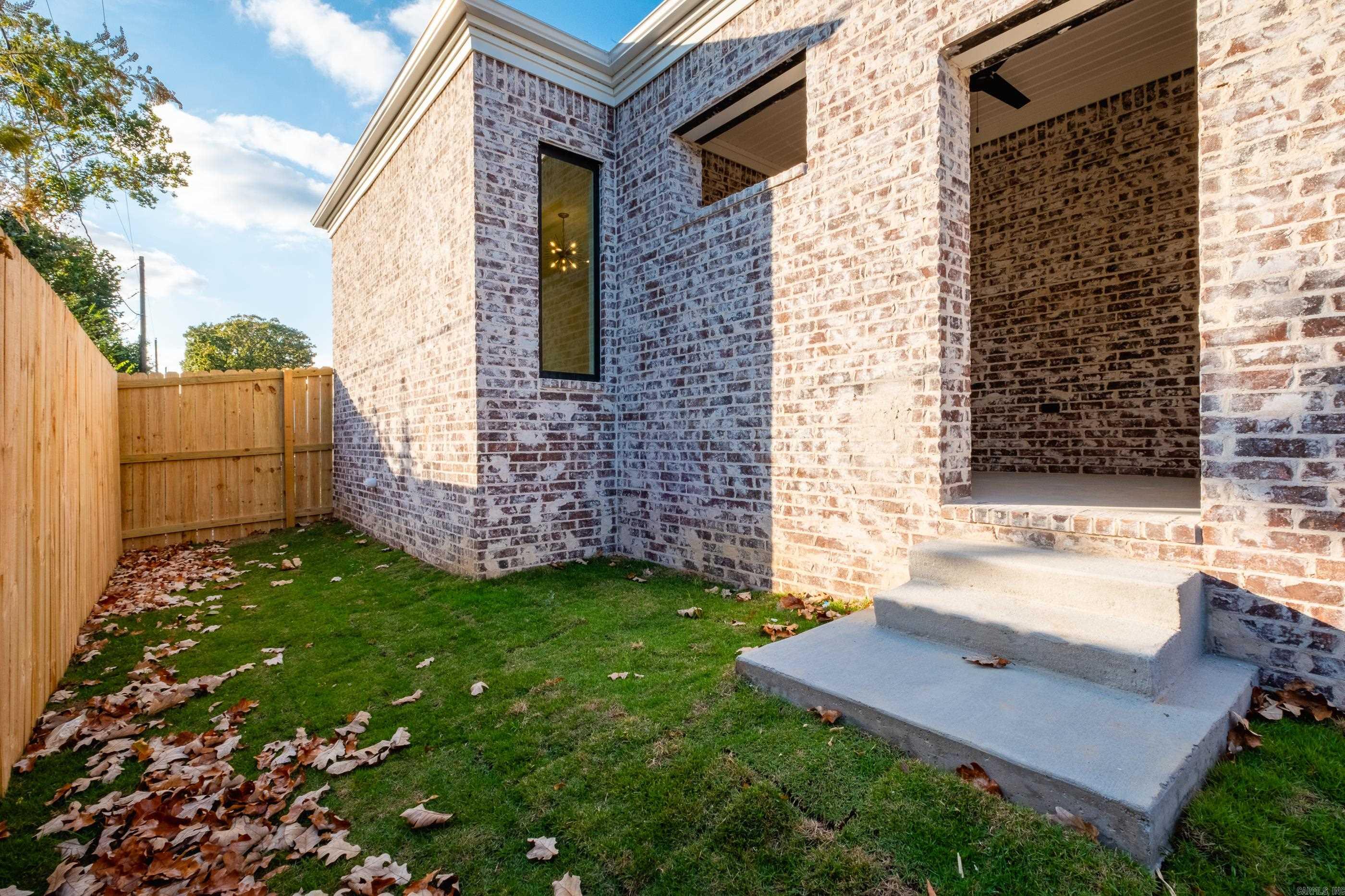 MERGERON COURT - Residential