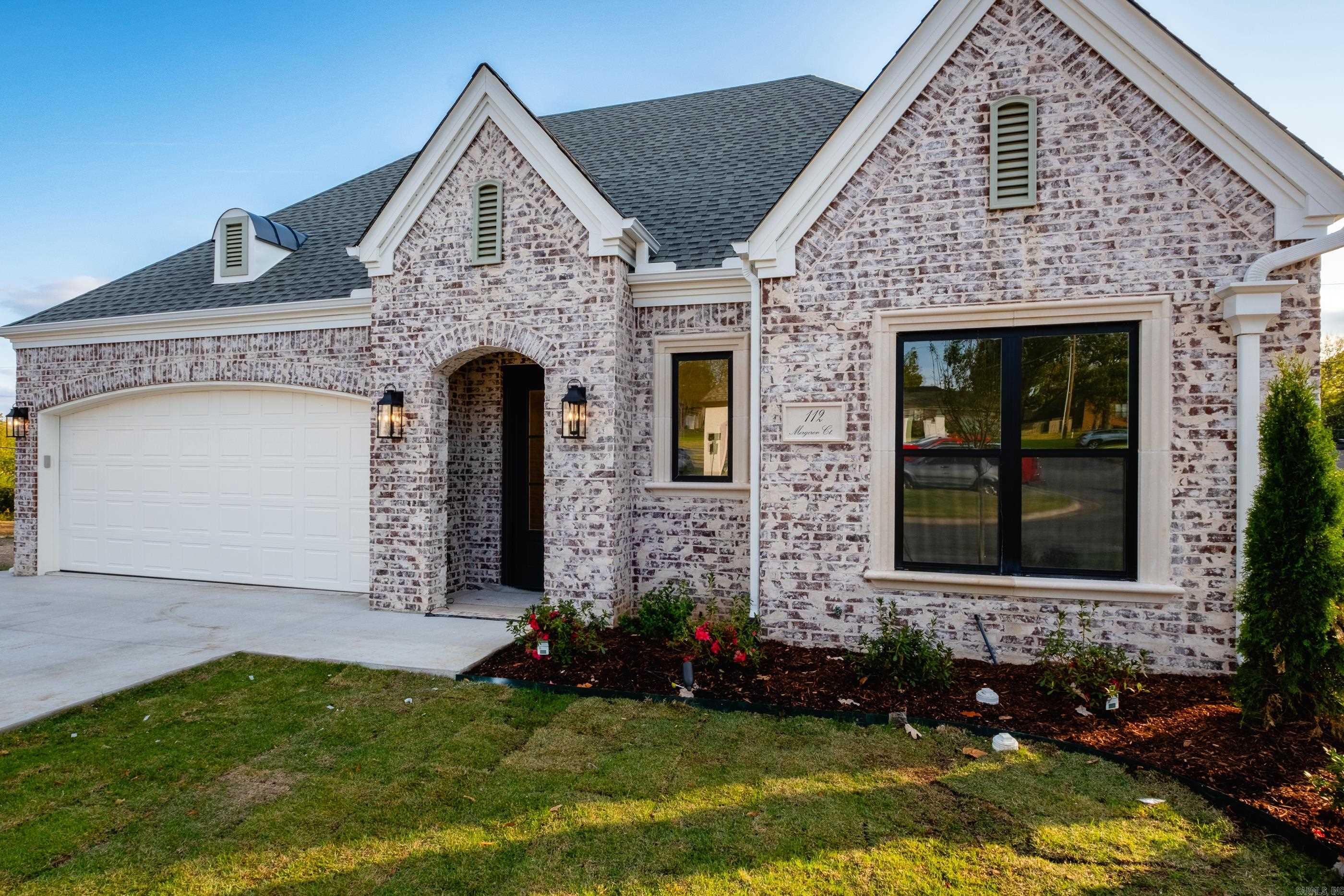 MERGERON COURT - Residential