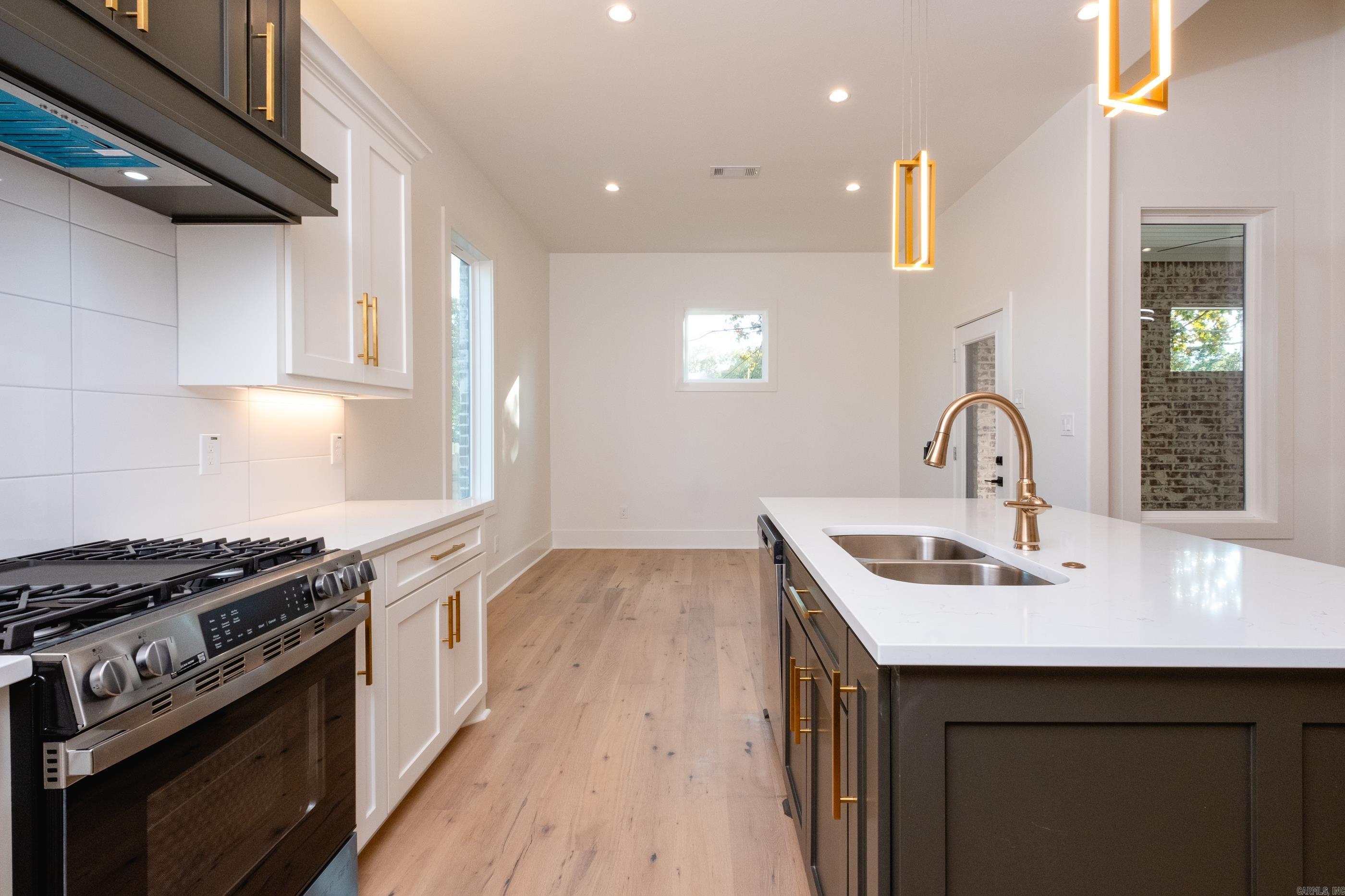 MERGERON COURT - Residential