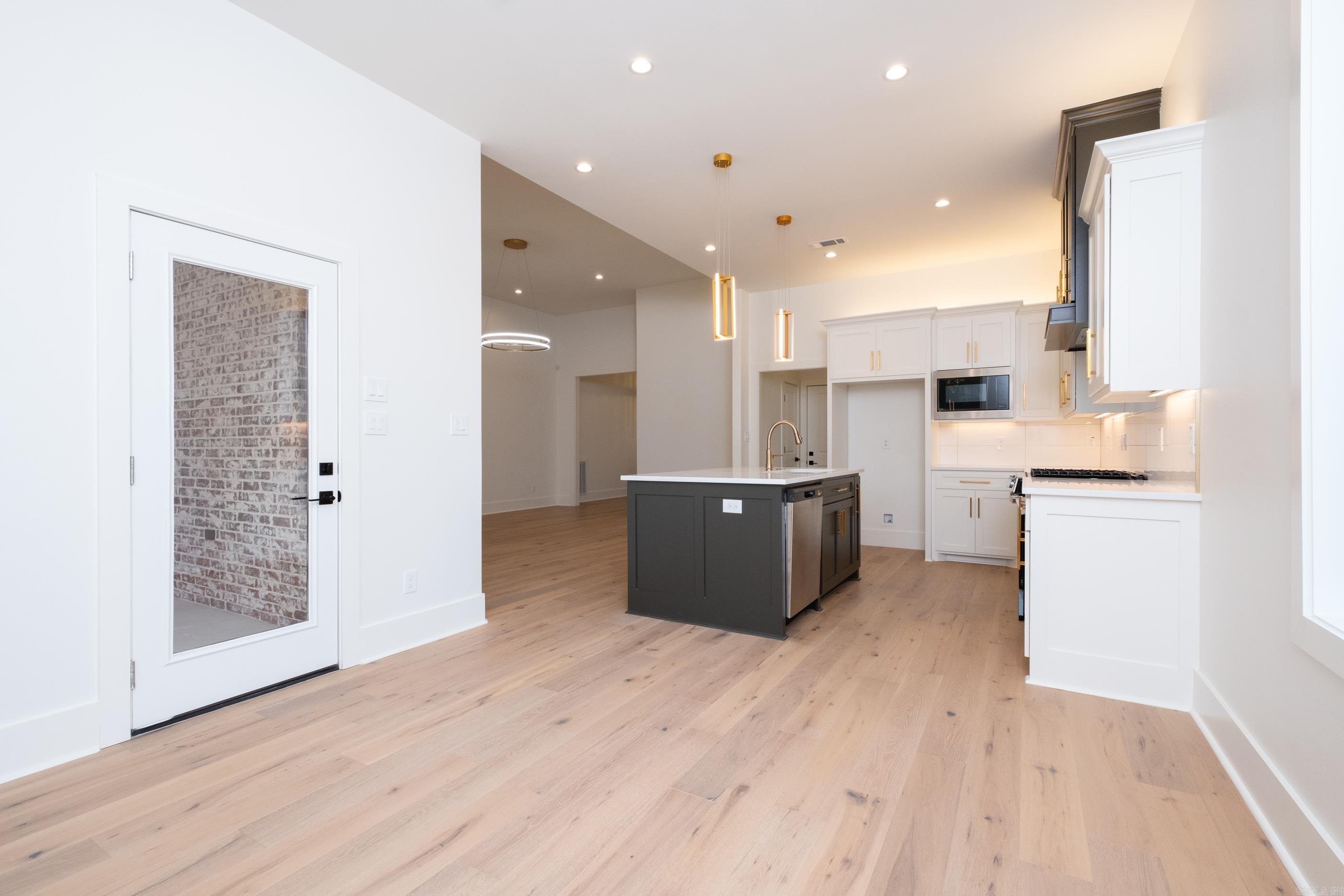 MERGERON COURT - Residential