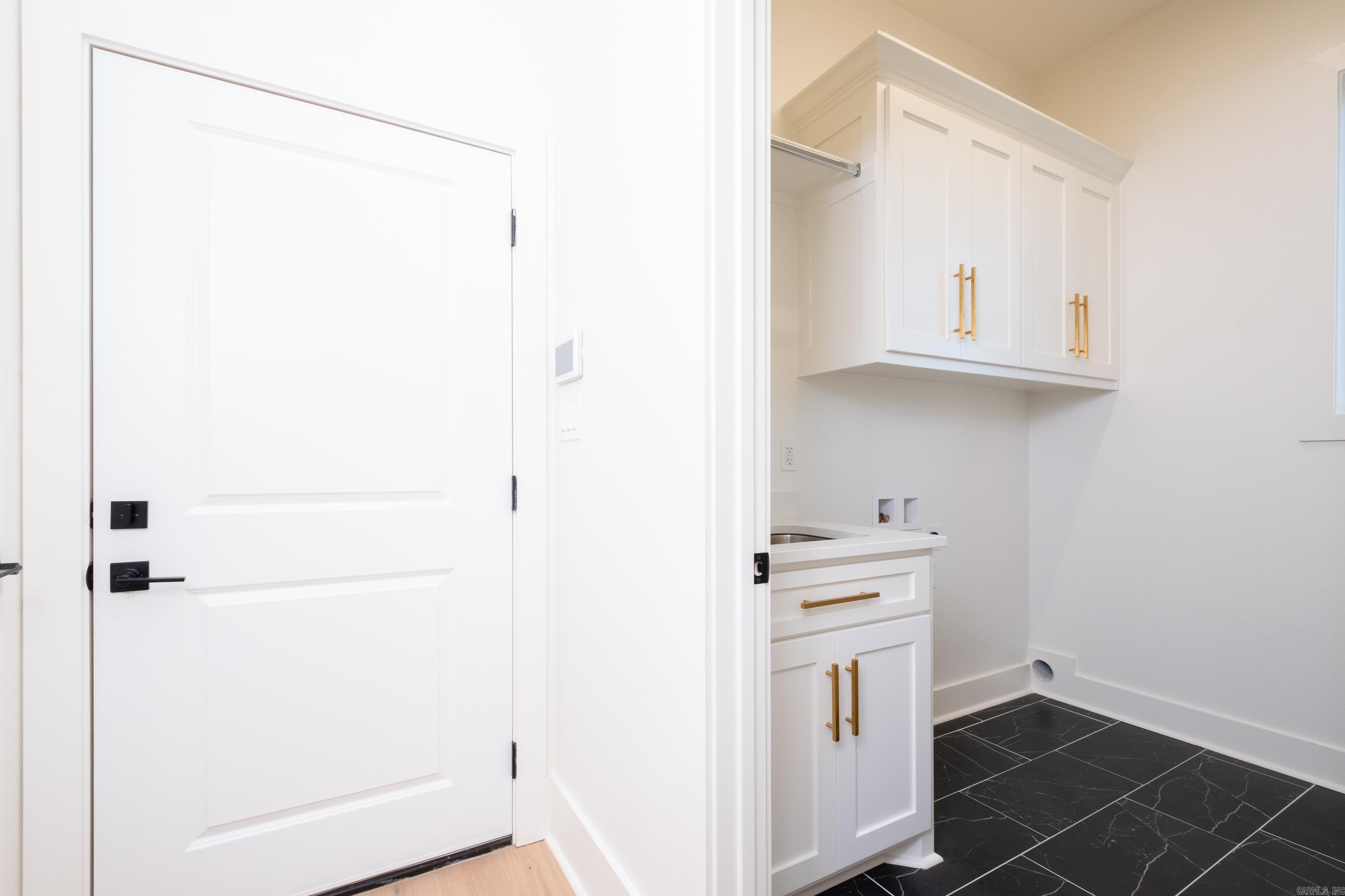 MERGERON COURT - Residential