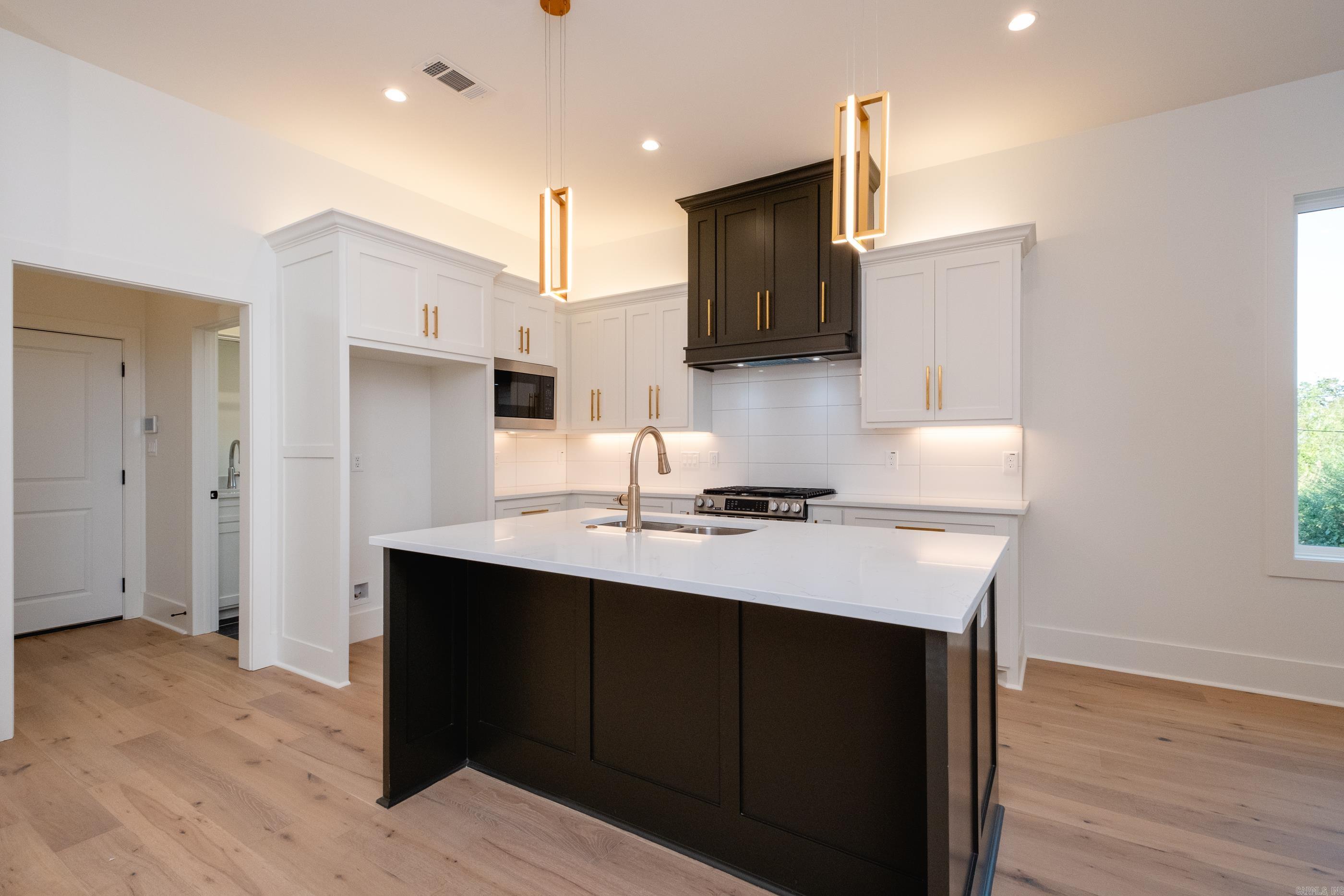 MERGERON COURT - Residential