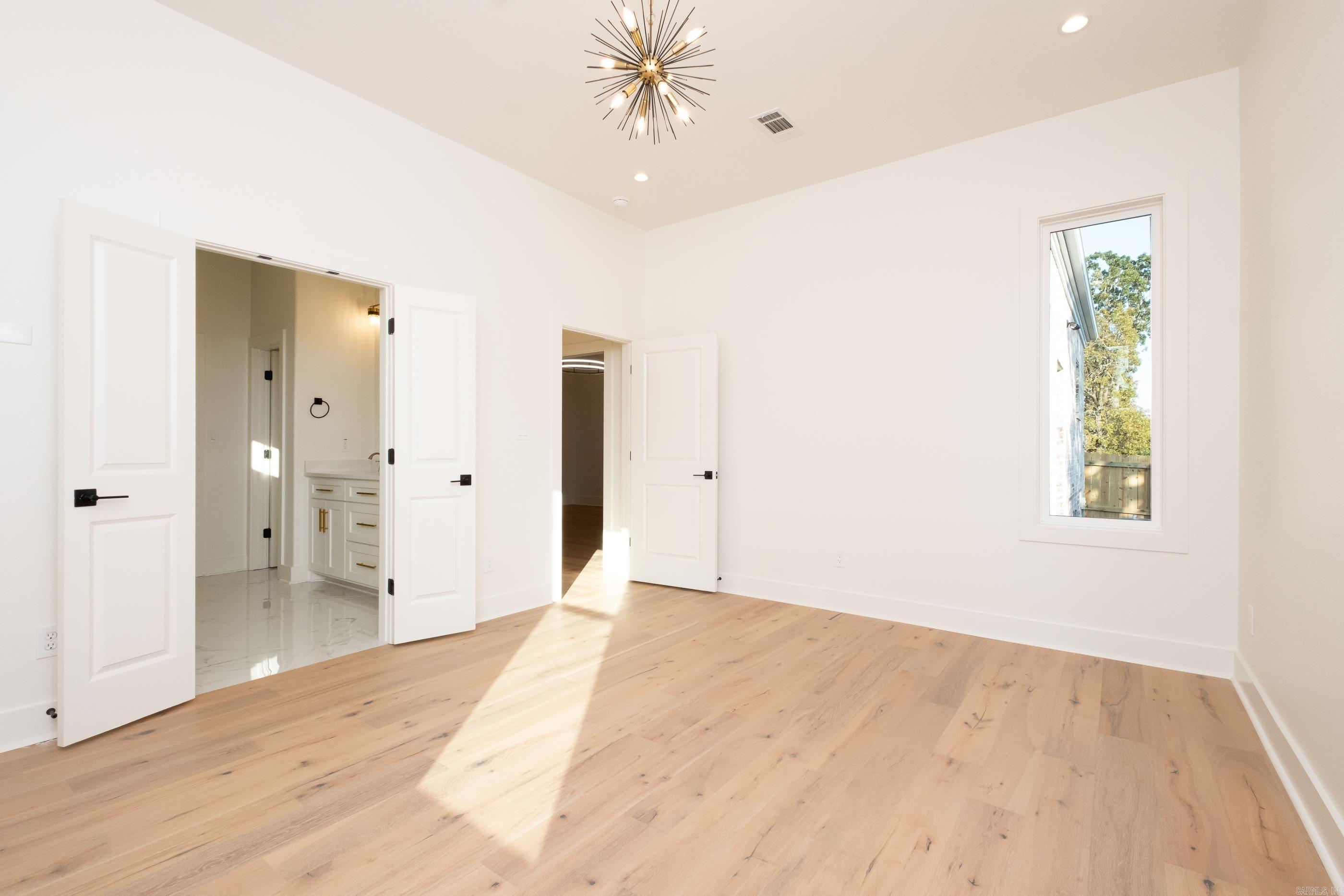 MERGERON COURT - Residential