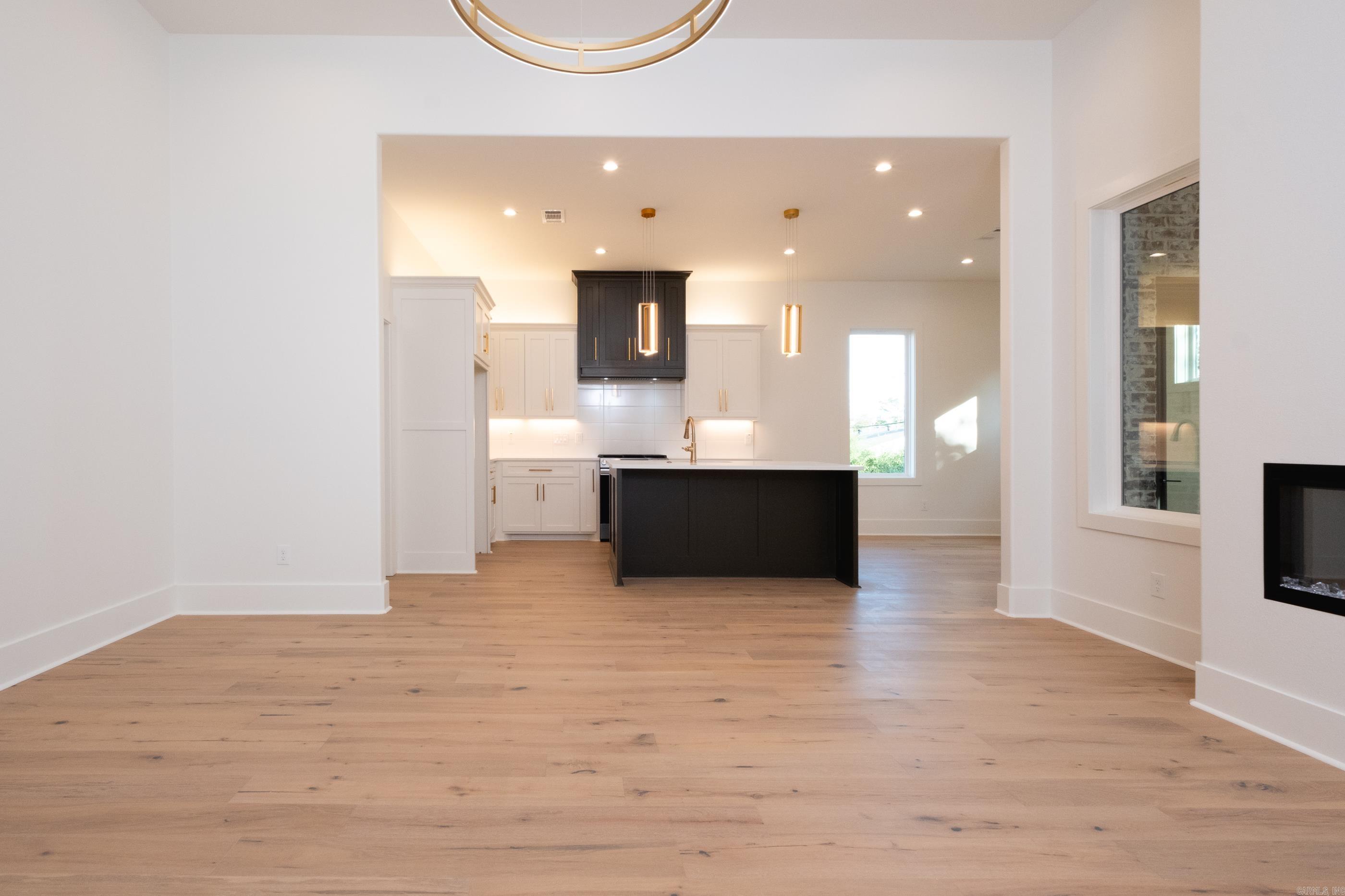 MERGERON COURT - Residential