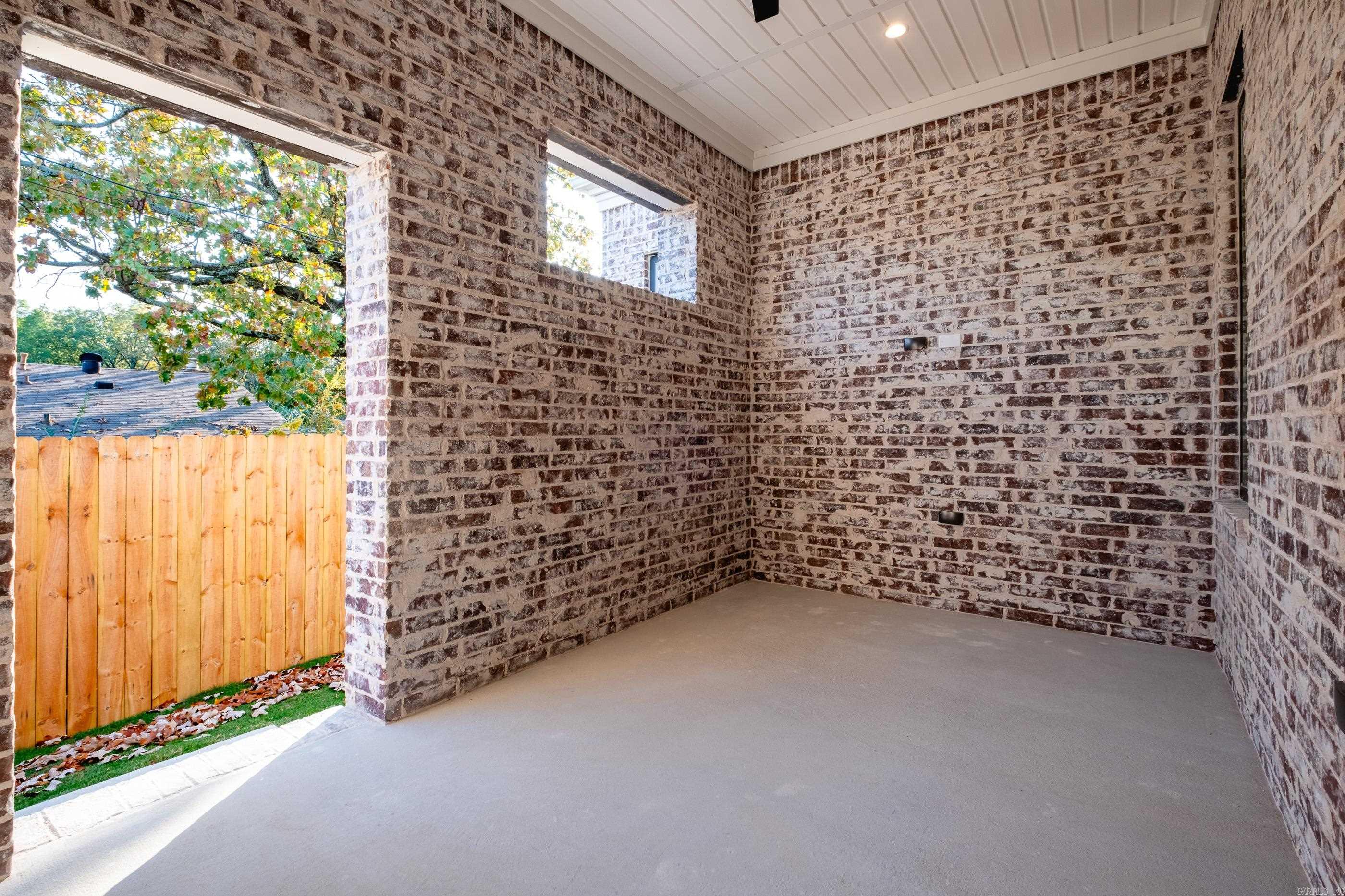 MERGERON COURT - Residential