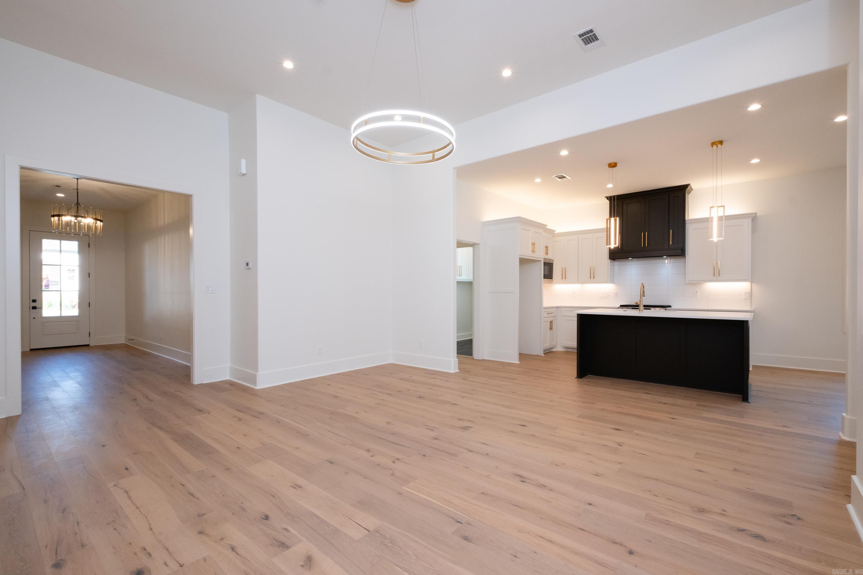 MERGERON COURT - Residential