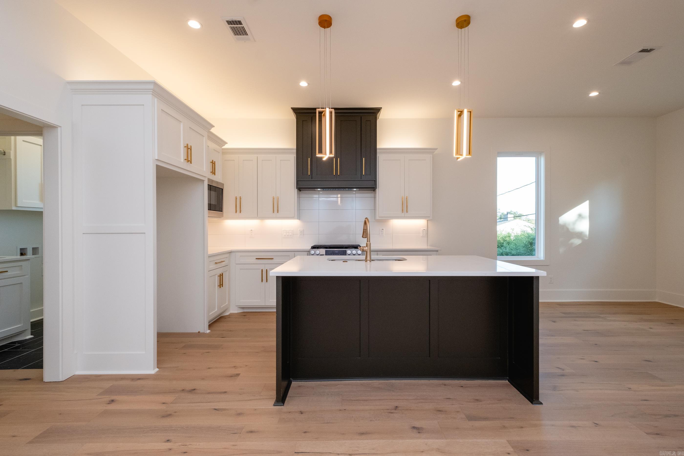 MERGERON COURT - Residential