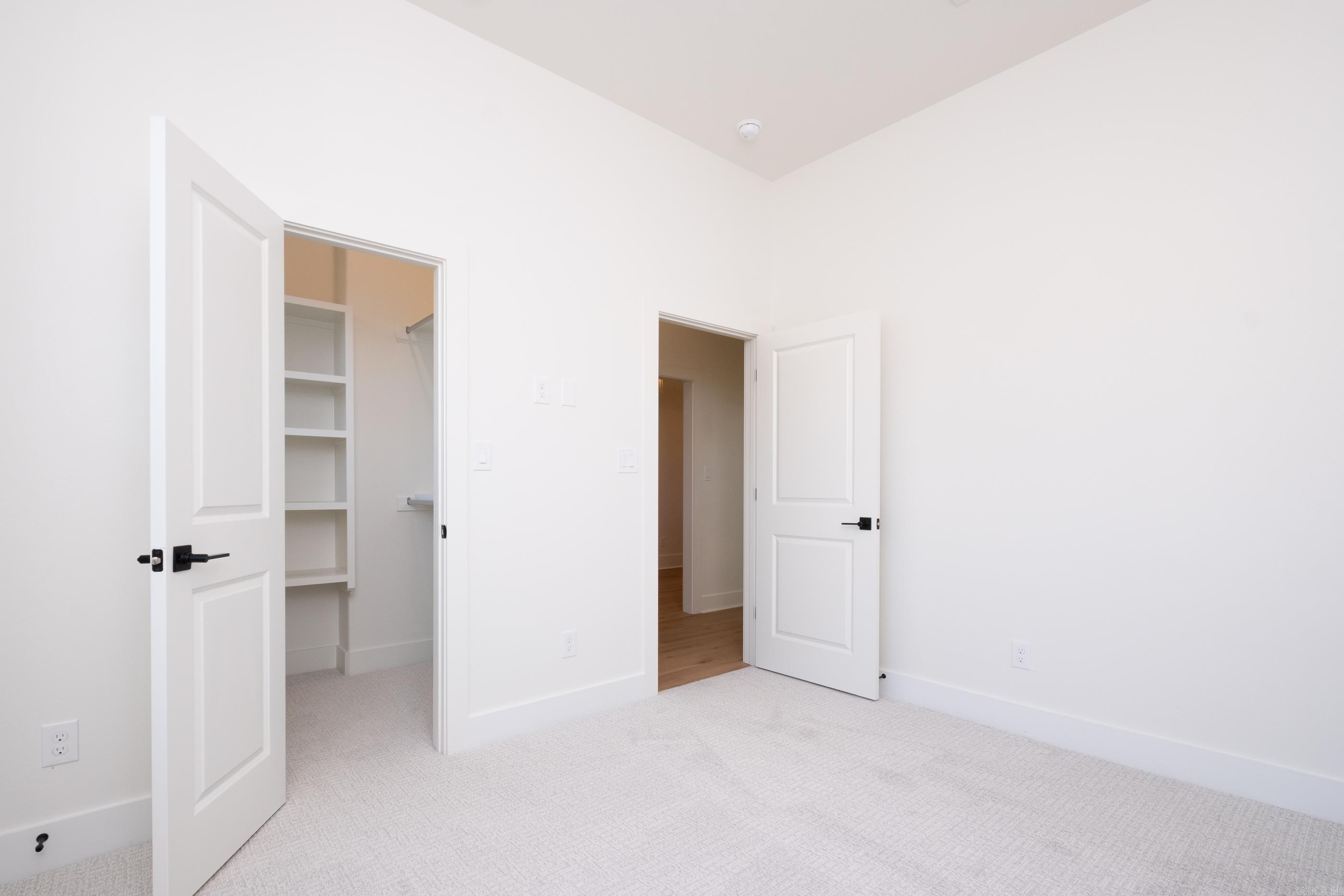 MERGERON COURT - Residential