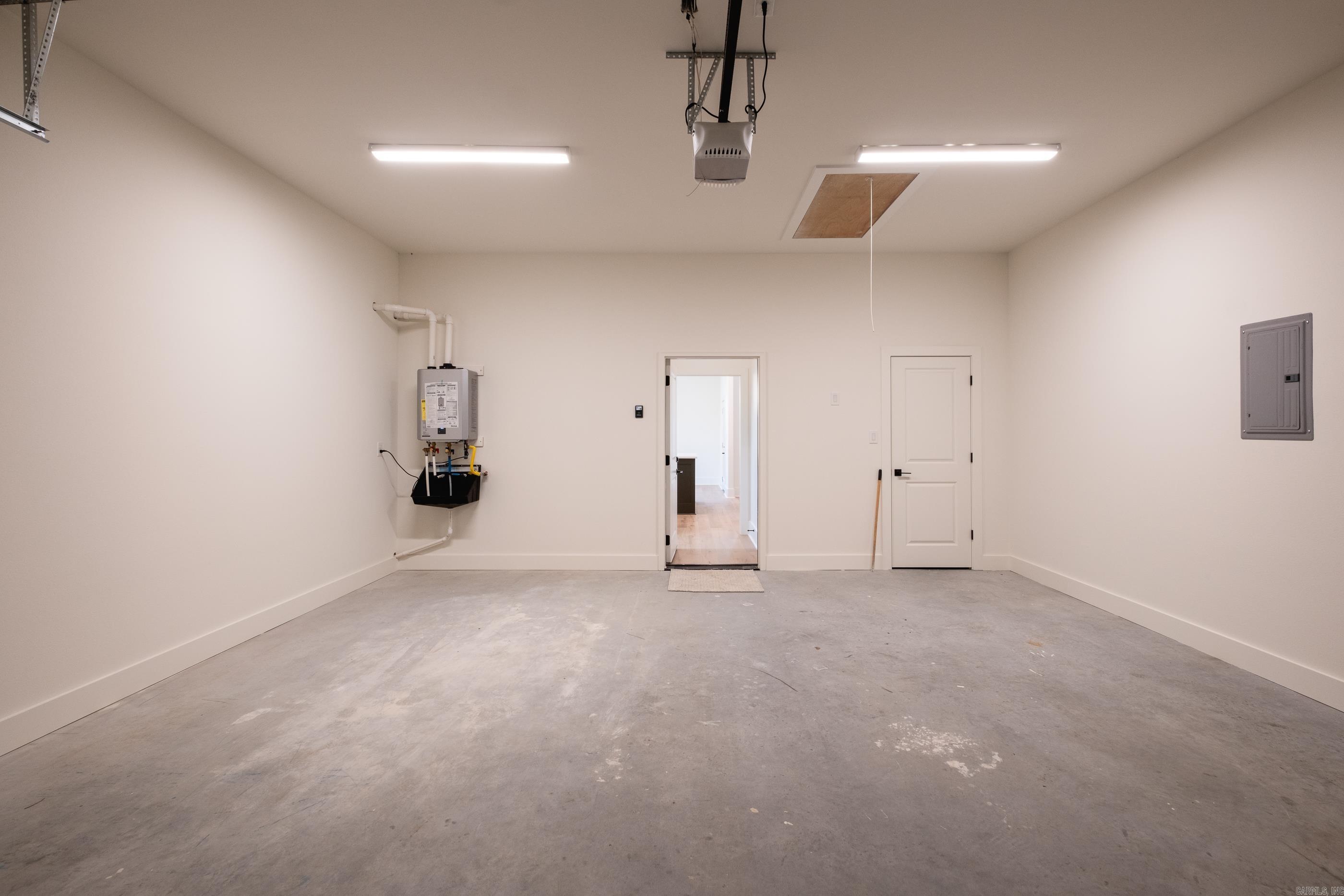 MERGERON COURT - Residential