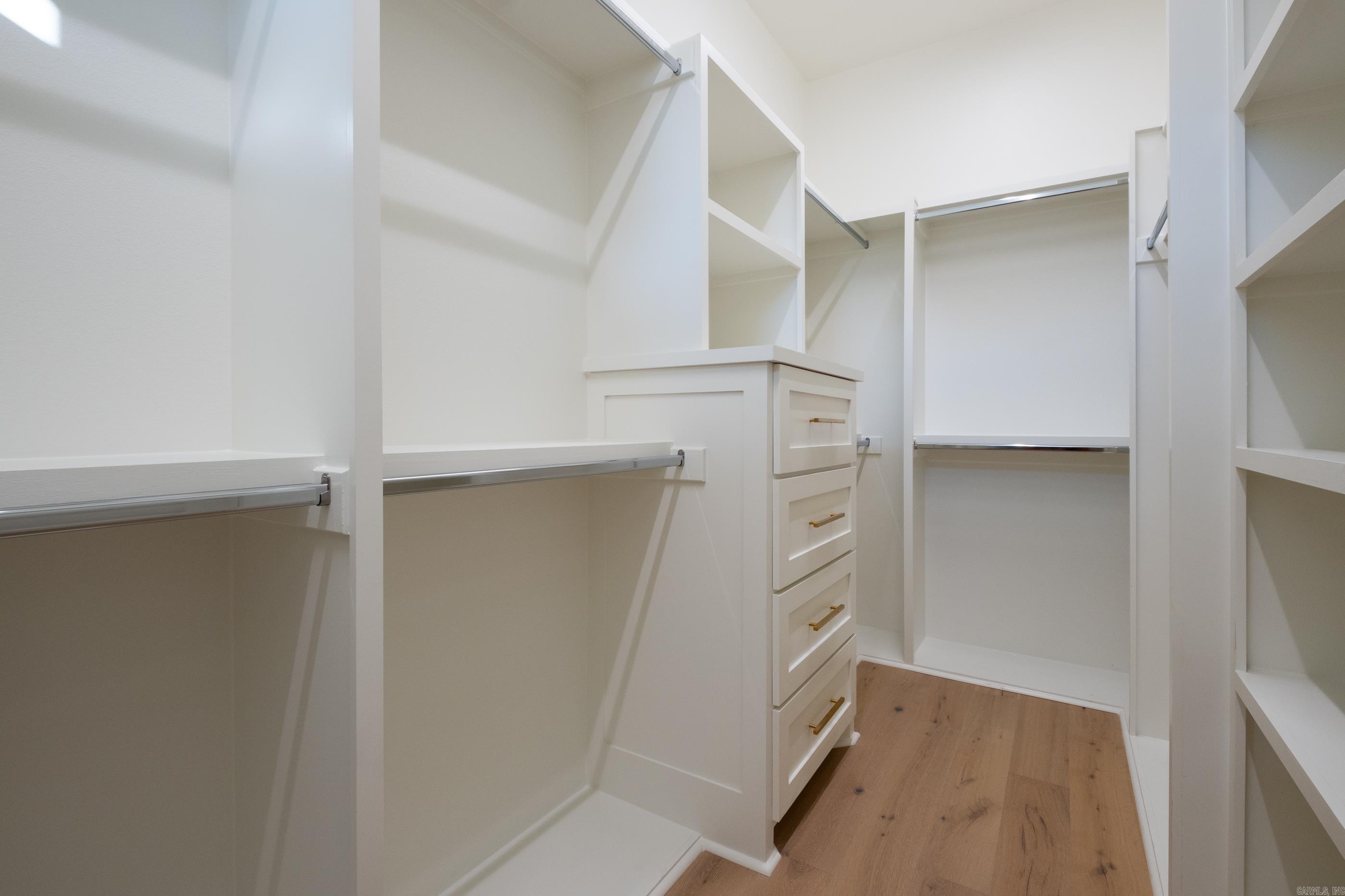 MERGERON COURT - Residential