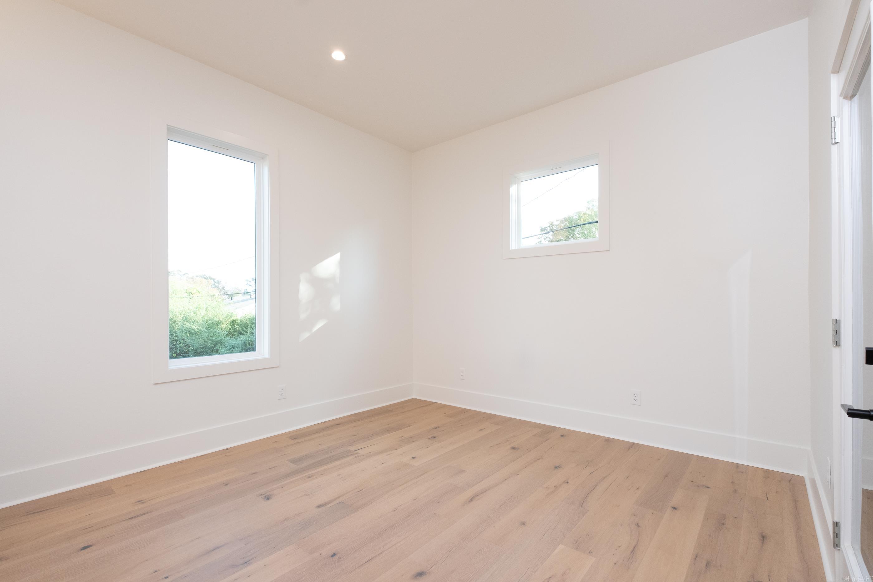 MERGERON COURT - Residential