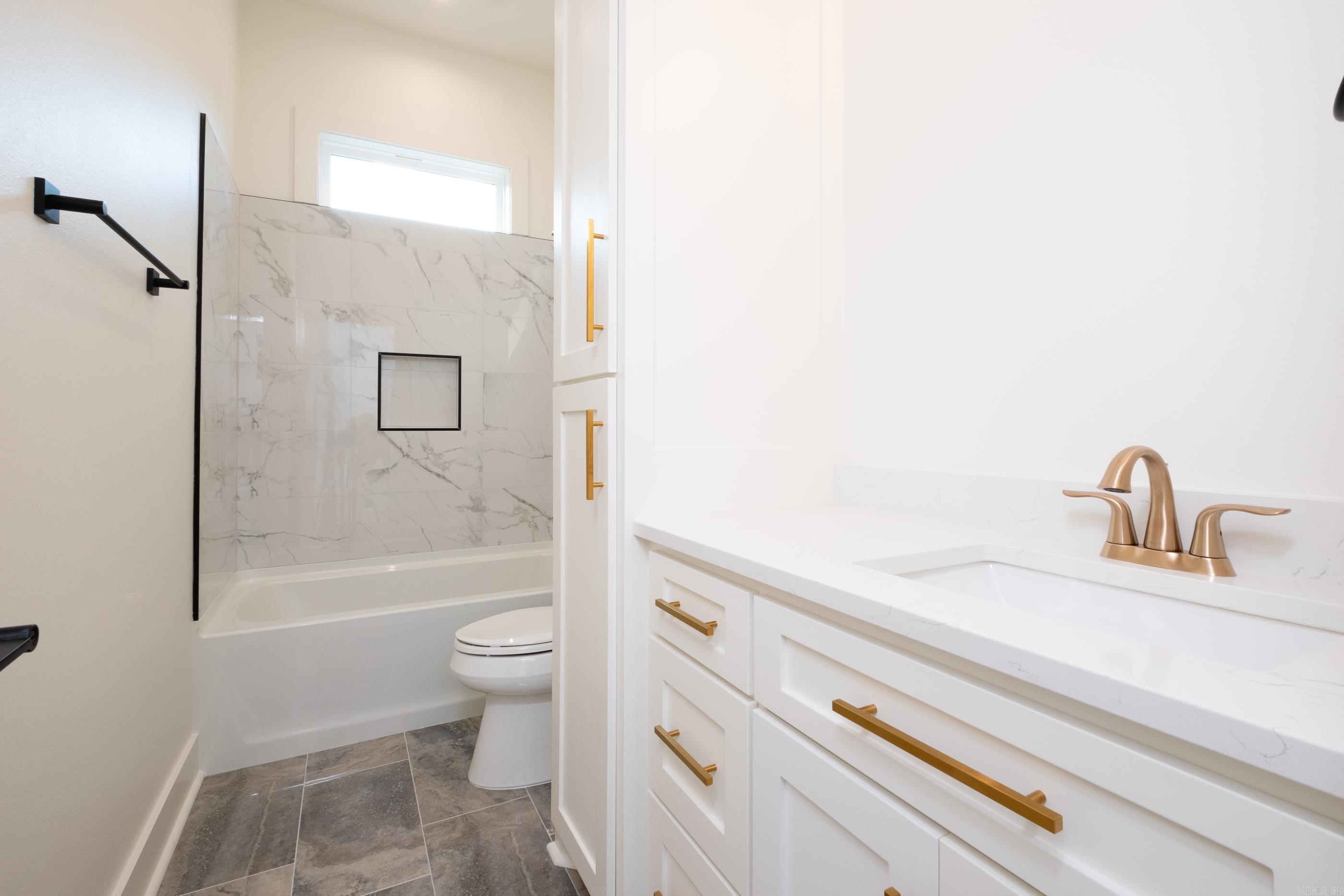 MERGERON COURT - Residential