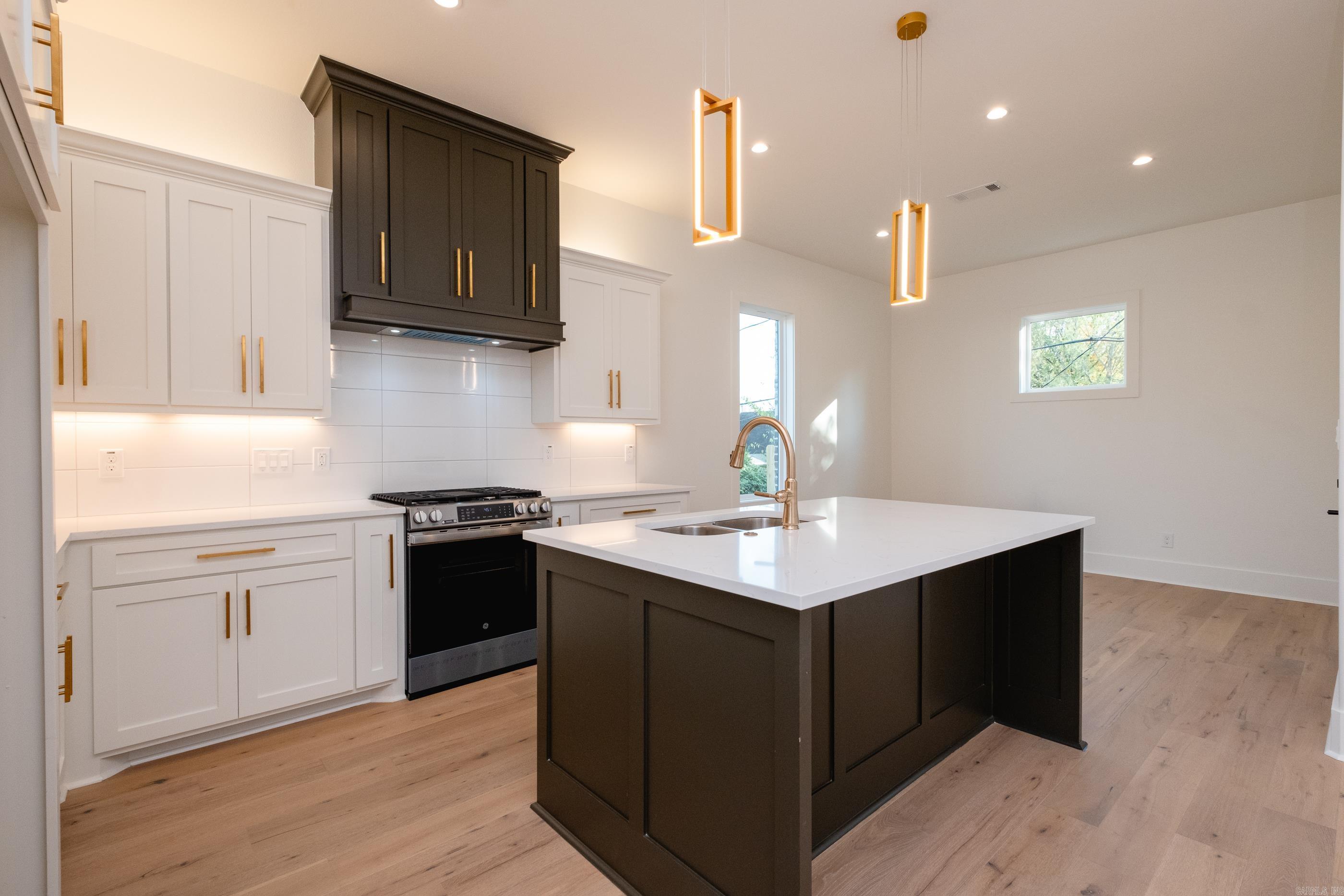 MERGERON COURT - Residential