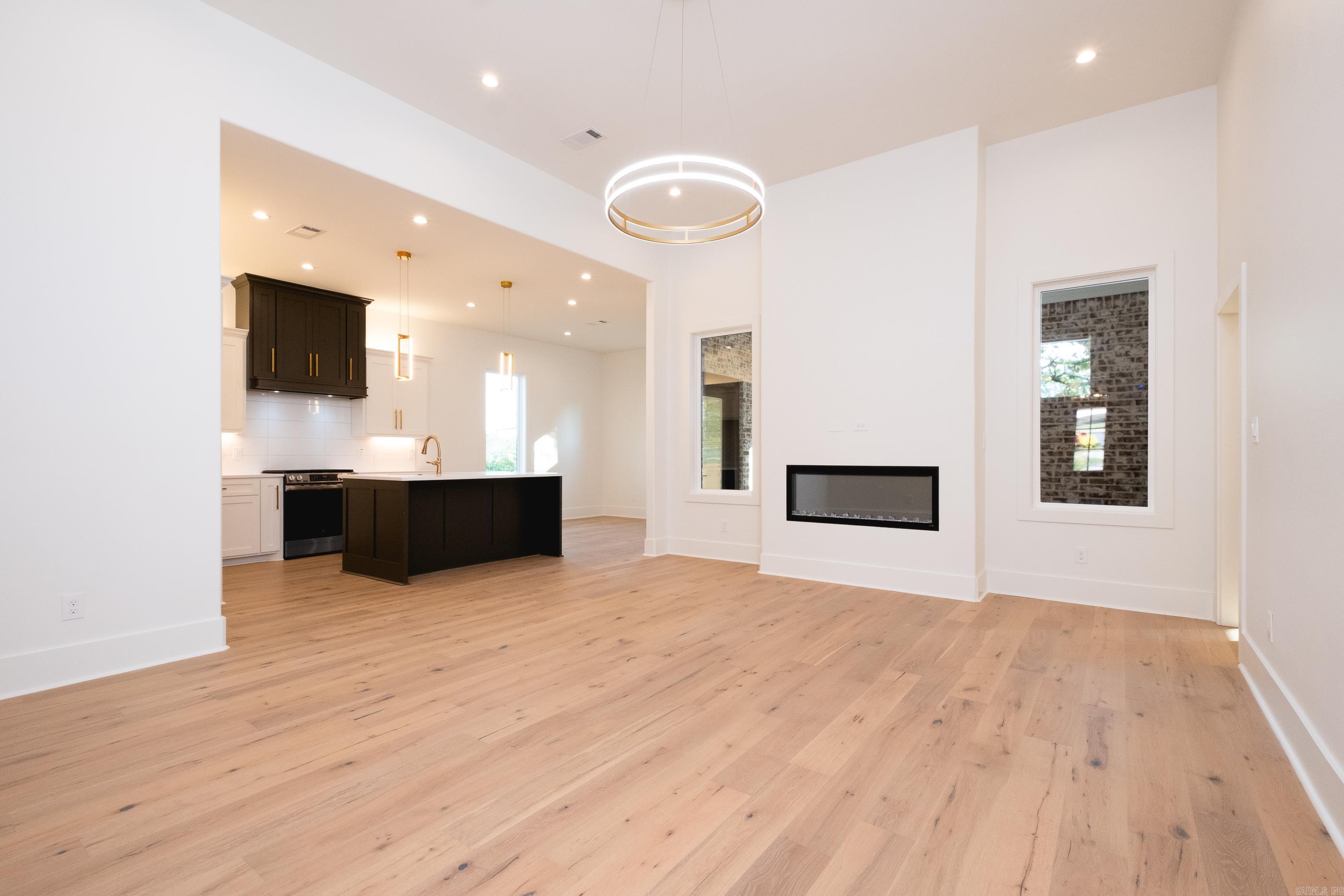 MERGERON COURT - Residential