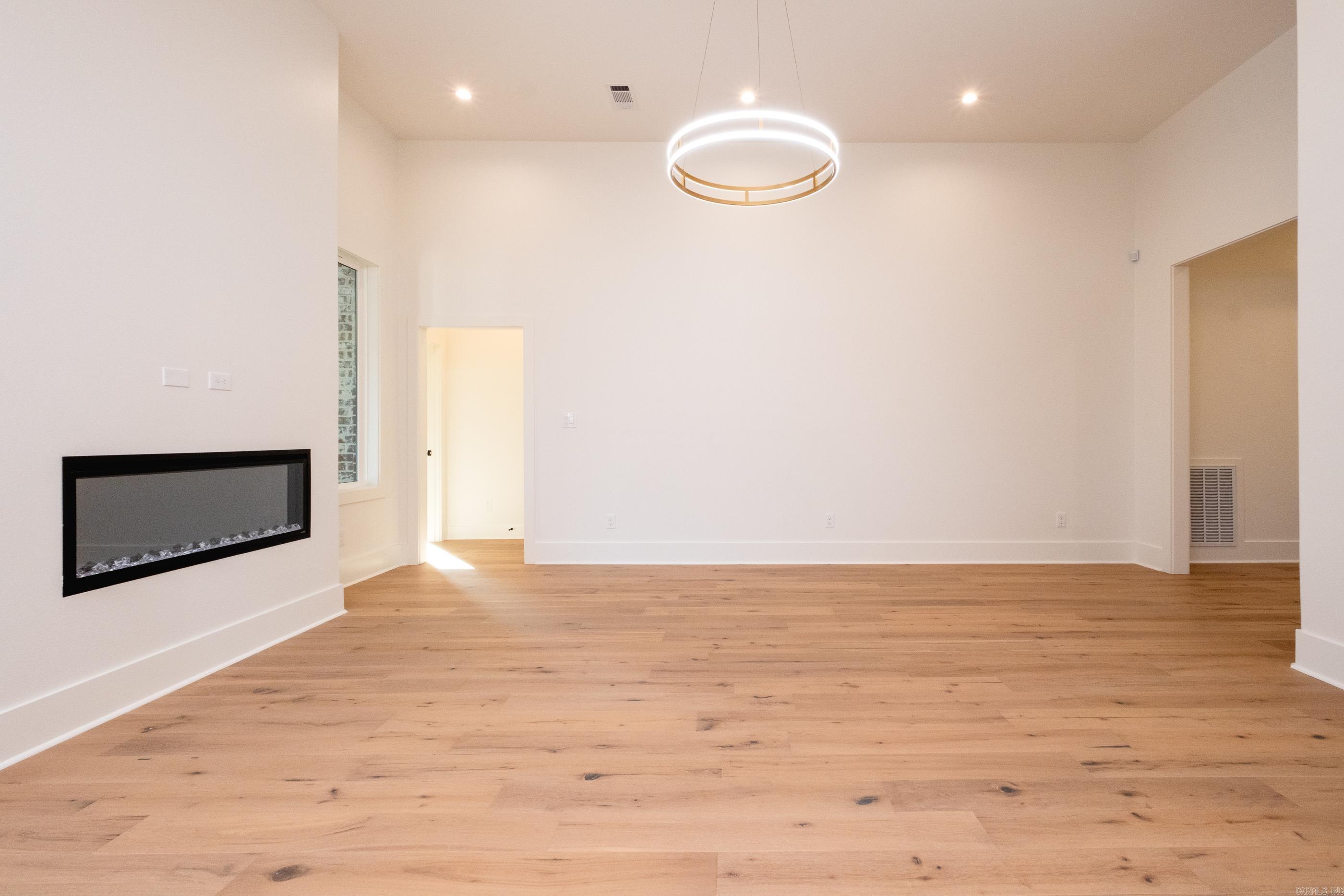 MERGERON COURT - Residential