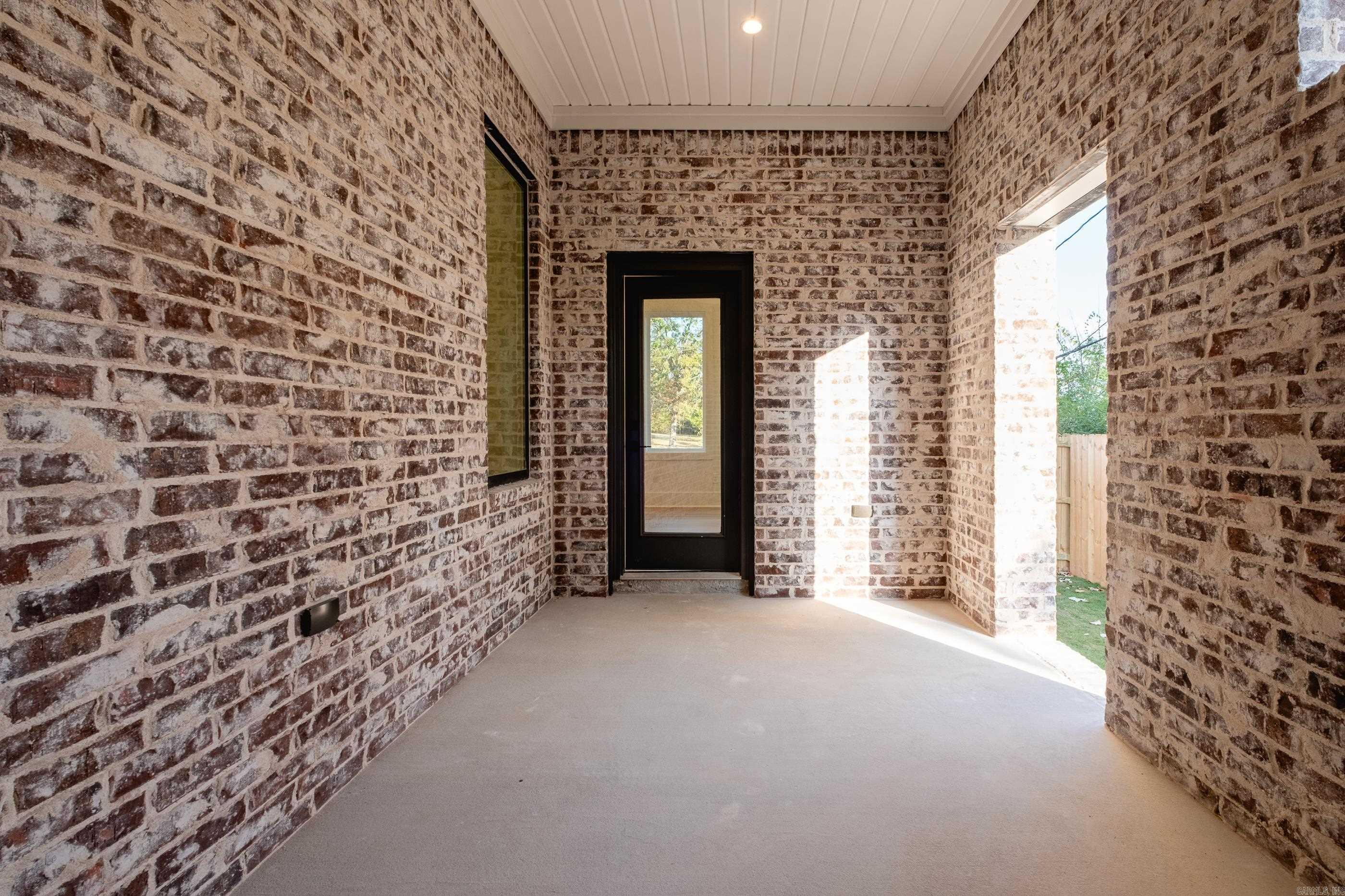 MERGERON COURT - Residential