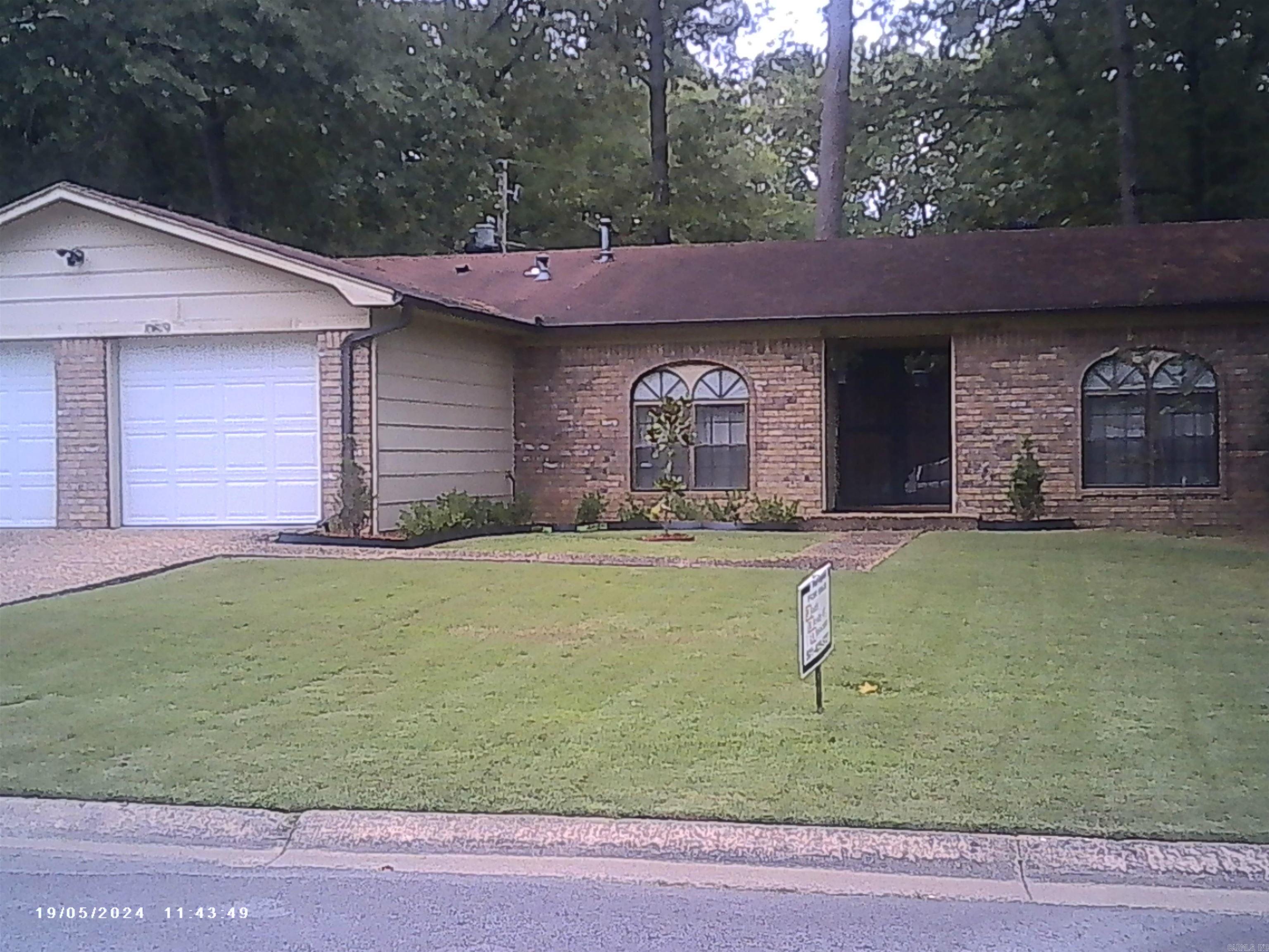 Beautiful home of chicot Rd in Kelli Manor , 3br, 2 ba, Two car garage, well maintained lg fenced back yard, roof 8yrs, HVAC, hot water heater, 2yrs, hard wood floors, granite counter top in kitchen put in 2023, breakfast bar, wood burning Fire place, much more. Great for first time home buyers or fir some one just wanting to down size! Agents see Remarks!