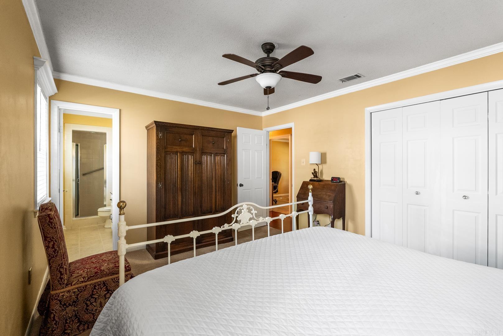 Royal Manor - Residential