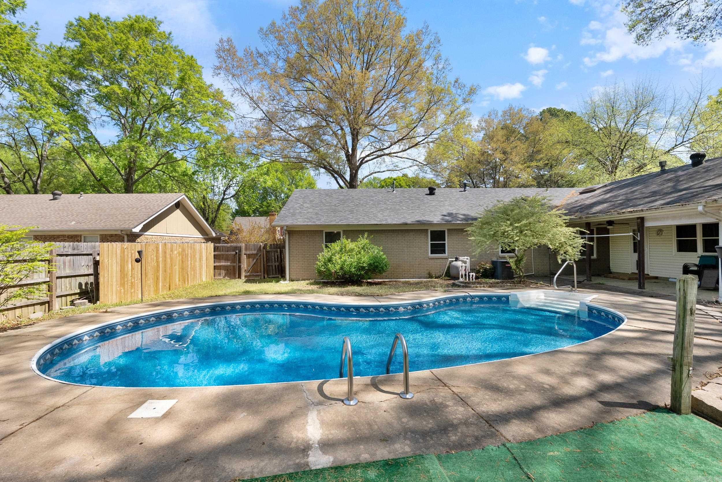 OAK FORREST - Residential