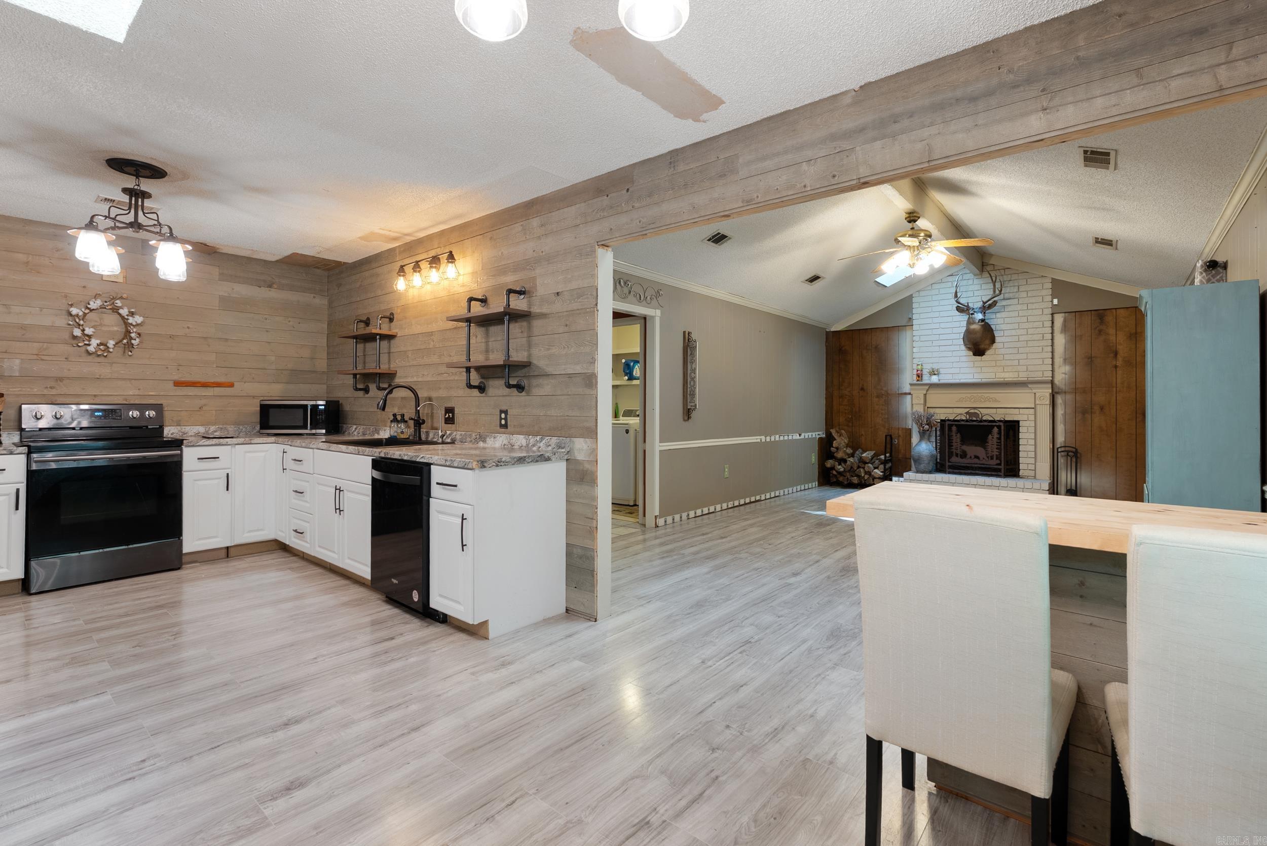 OAK FORREST - Residential