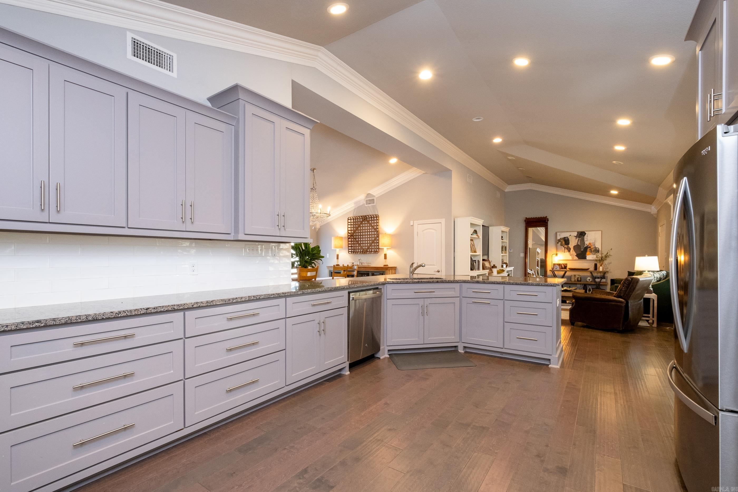 KINGWOOD PLACE - Residential