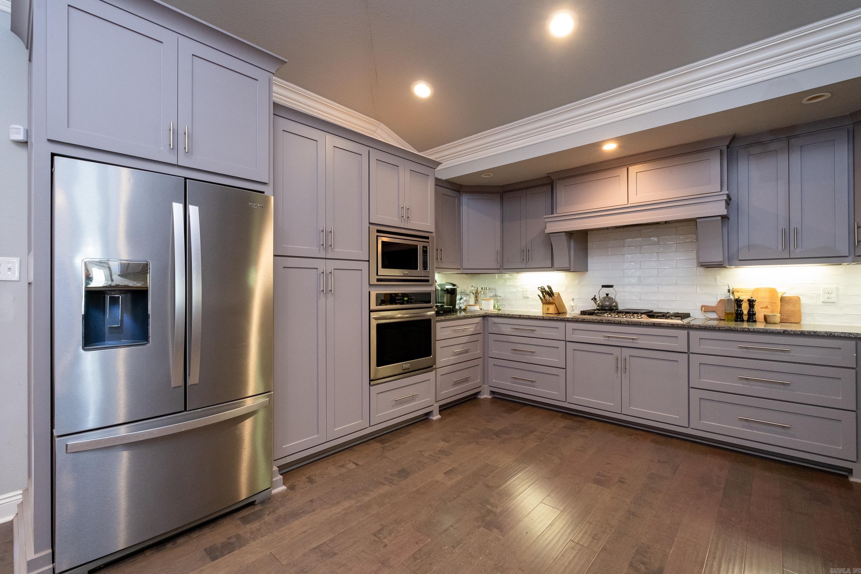 KINGWOOD PLACE - Residential