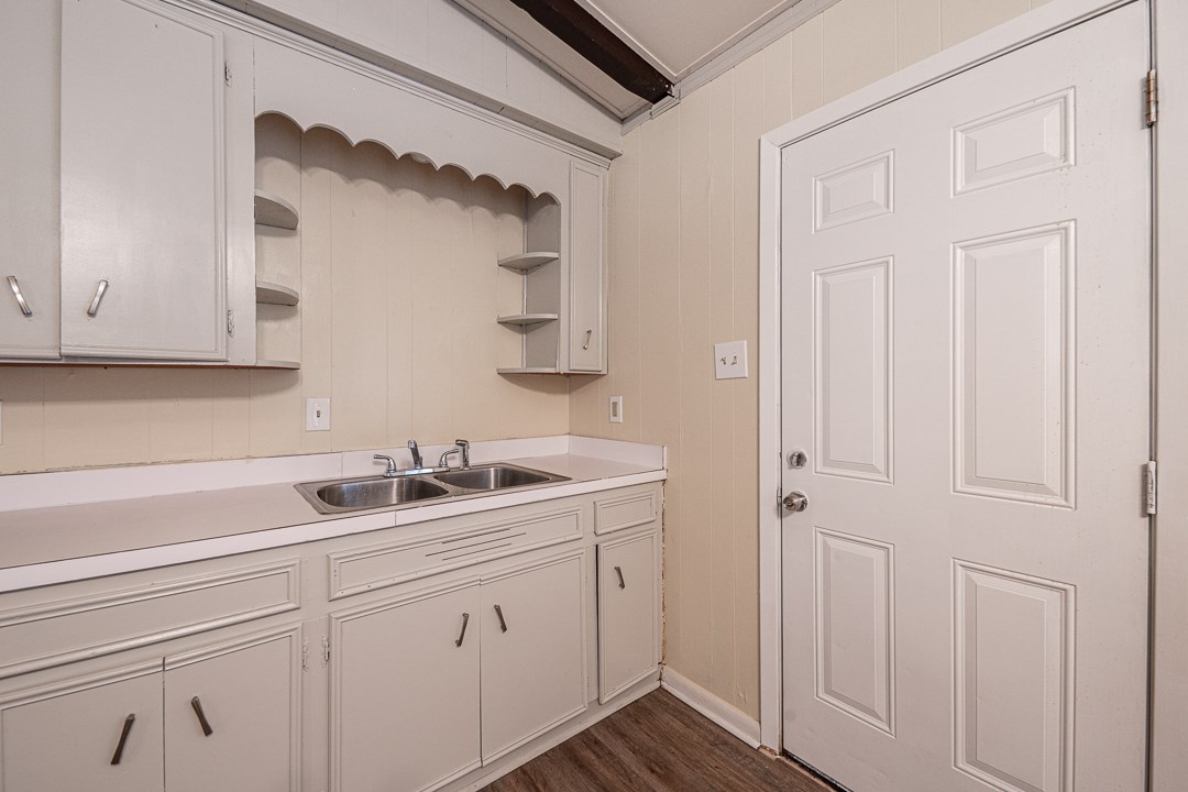 Earls Lakeside - Residential Lease