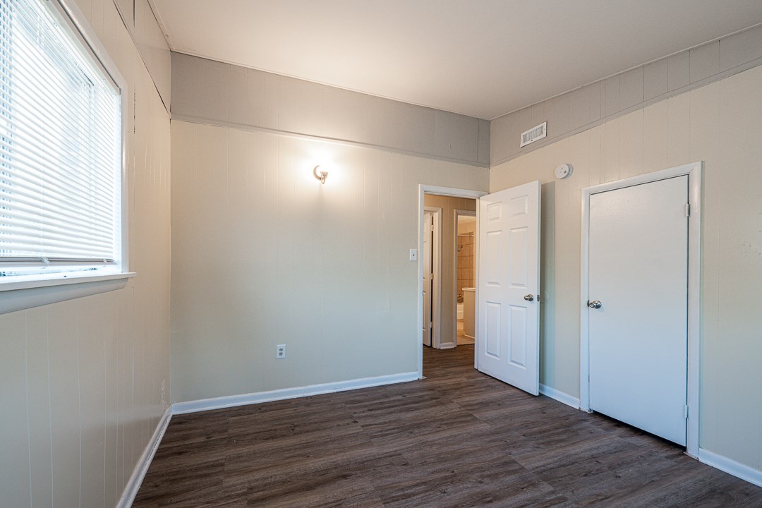 Earls Lakeside - Residential Lease