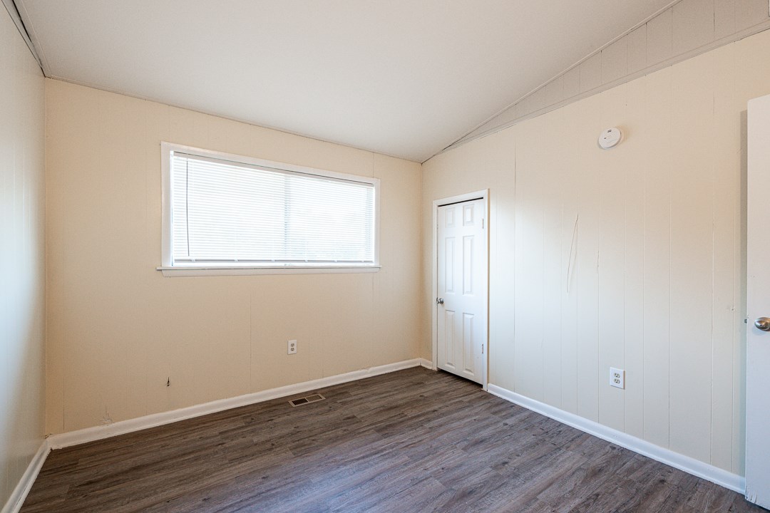 Earls Lakeside - Residential Lease