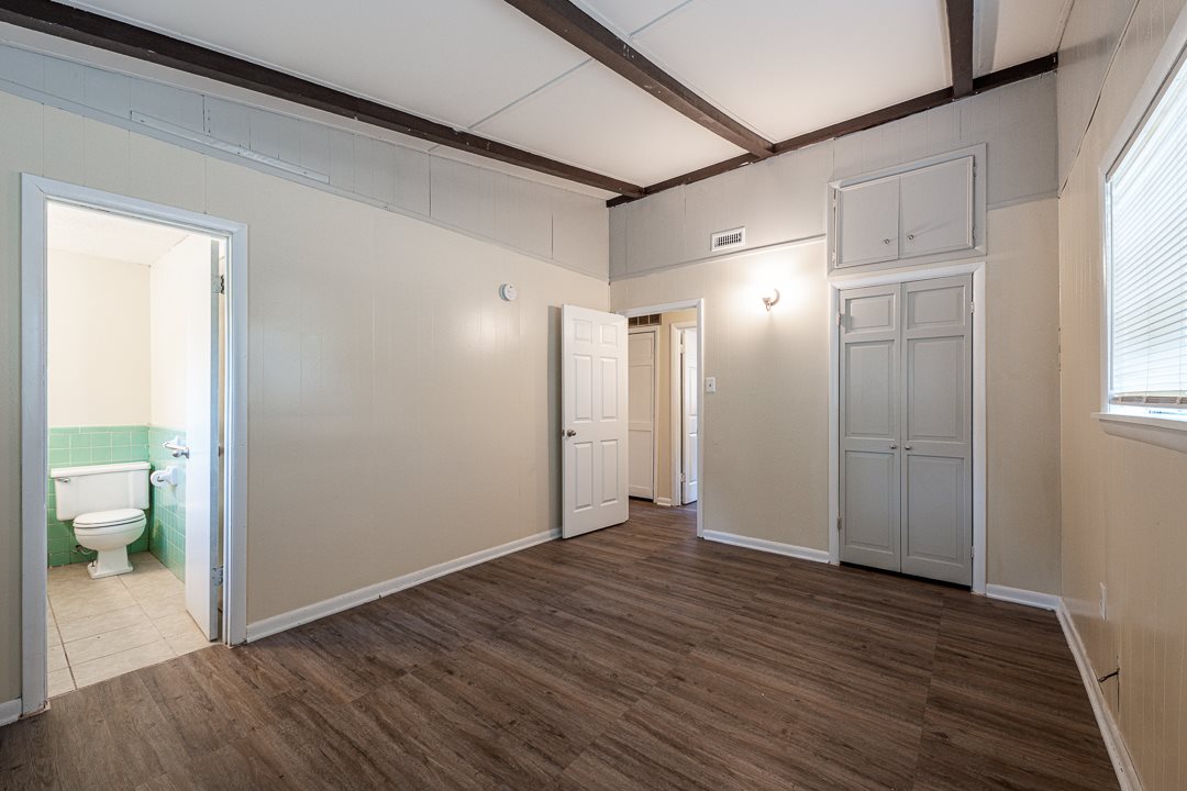 Earls Lakeside - Residential Lease