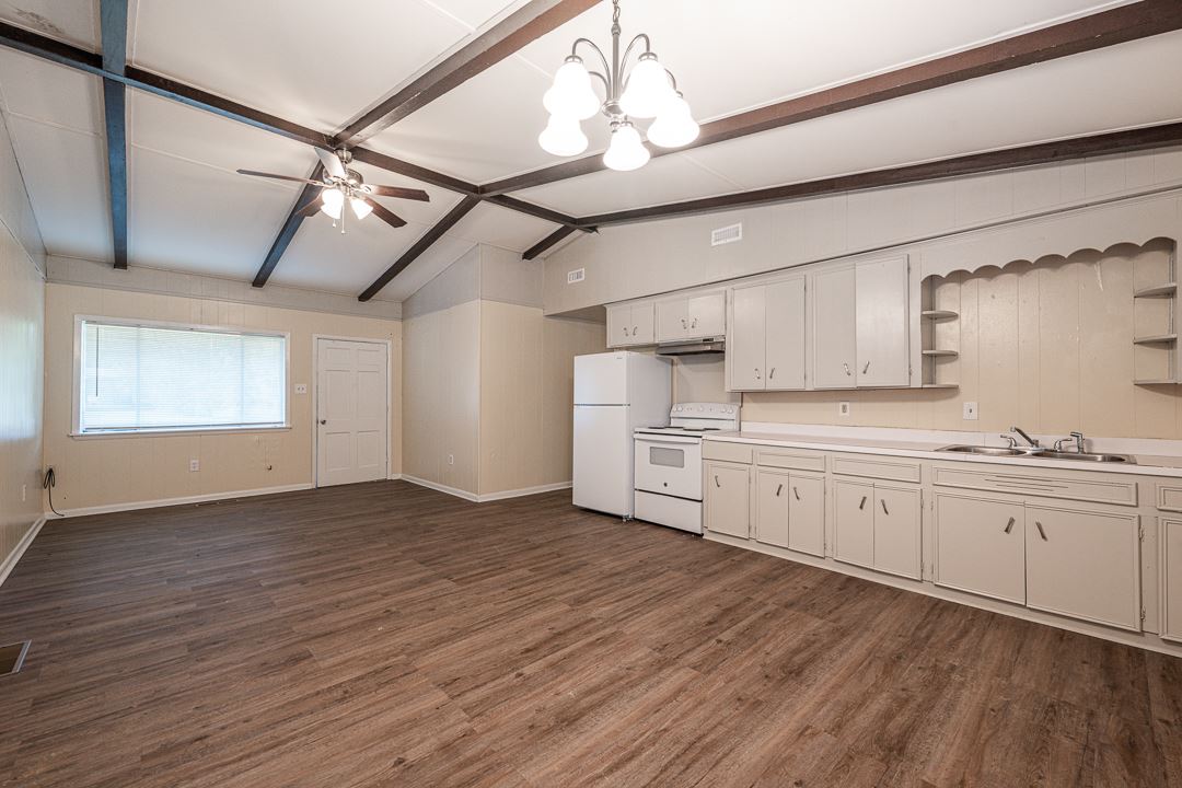 Earls Lakeside - Residential Lease