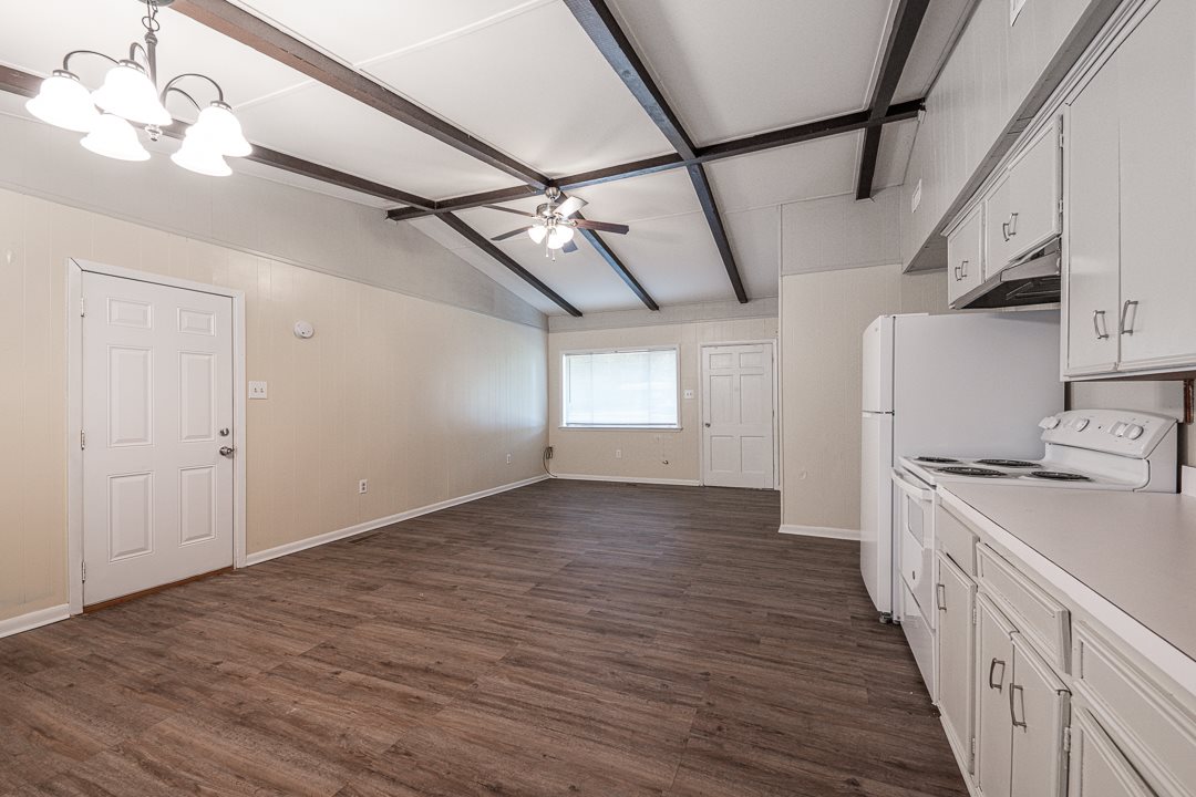 Earls Lakeside - Residential Lease