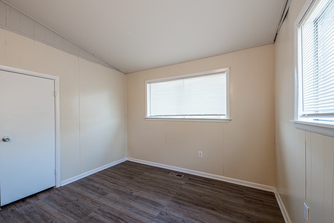 Earls Lakeside - Residential Lease