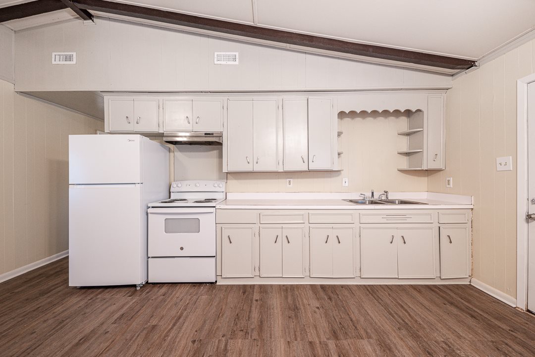 Earls Lakeside - Residential Lease