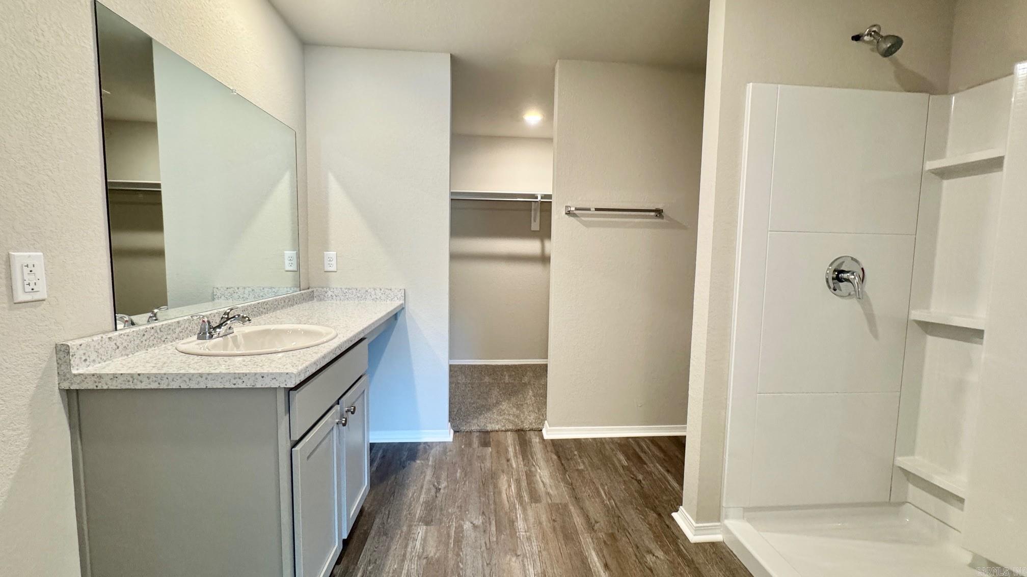 COUNTRY CLUB OF ARK THE - Residential