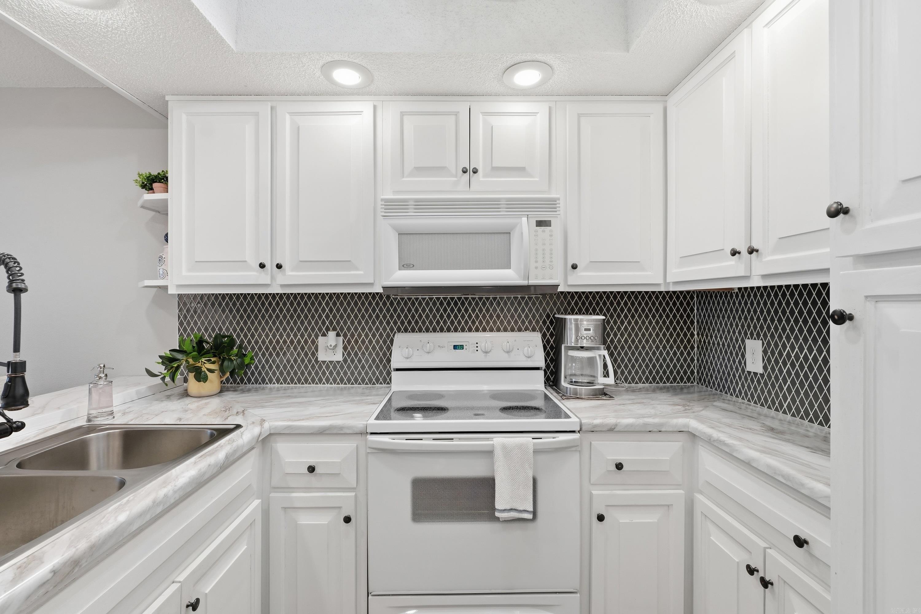 LAKEWOOD HILLS CONDO - Residential